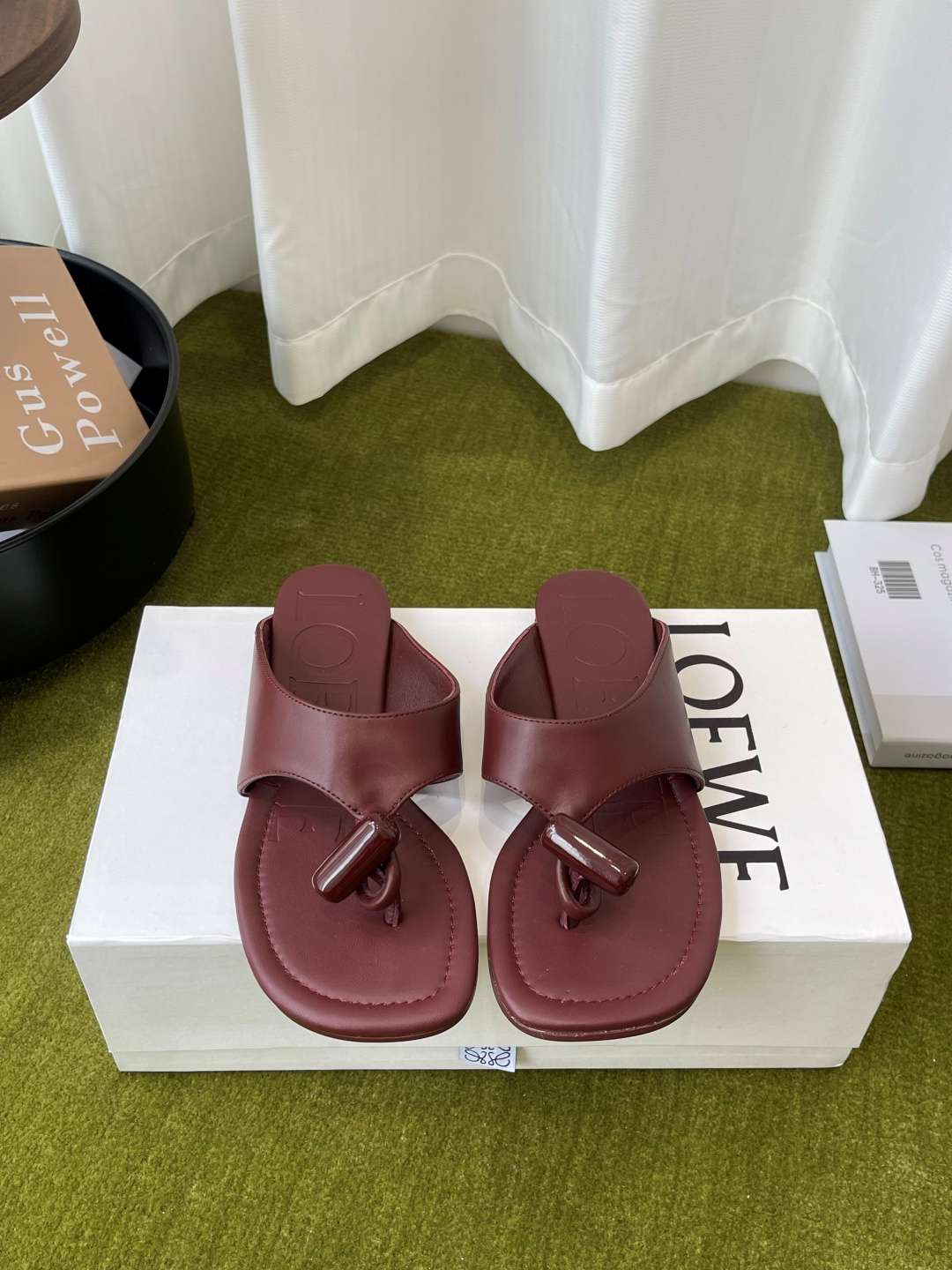 로에베(LOEWE) 토글 장식 토포스트 쪼리 스리퍼 신발