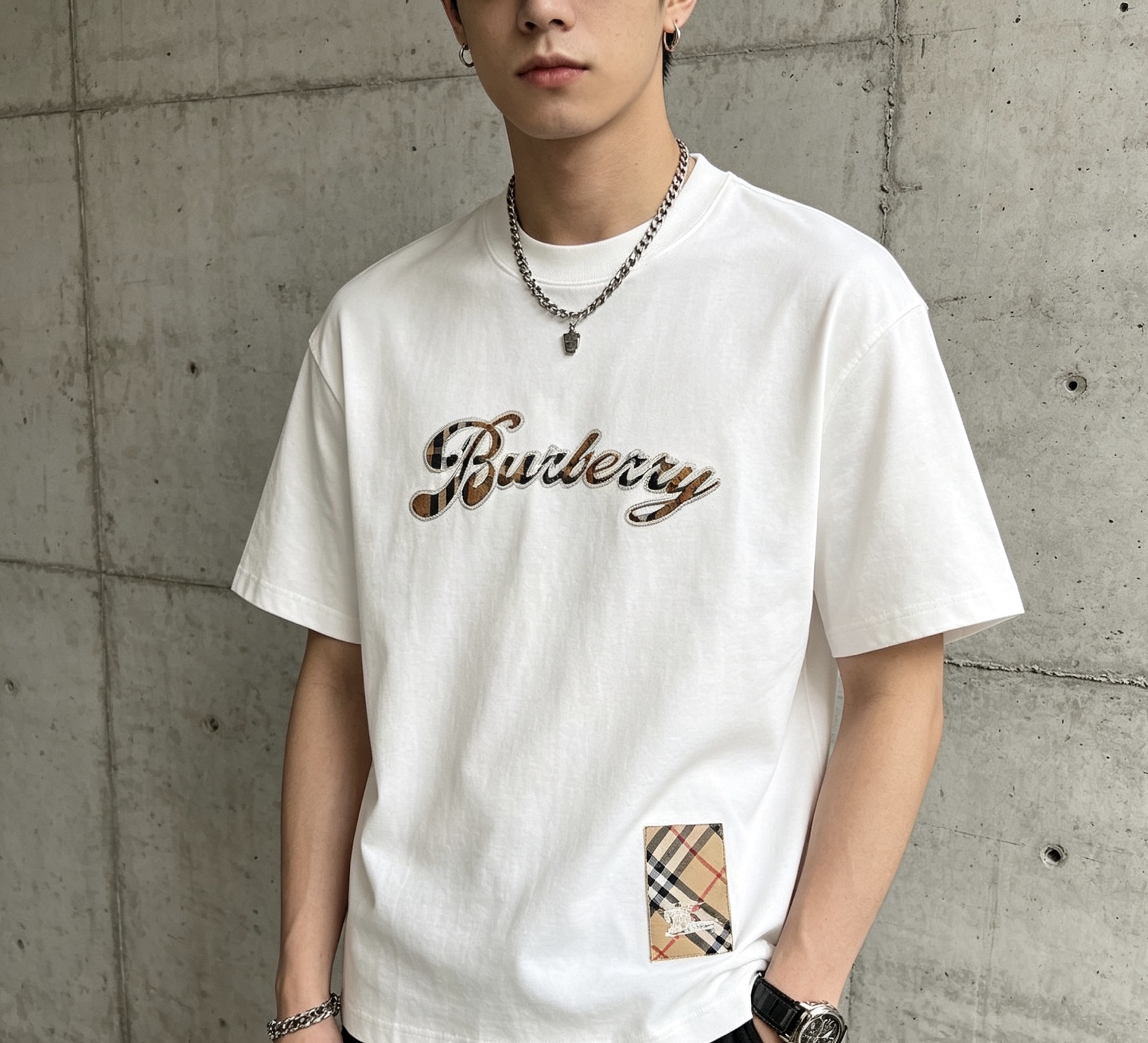 버버리(BURBERRY) 체크 패치 자수 반팔 티셔츠 의류
