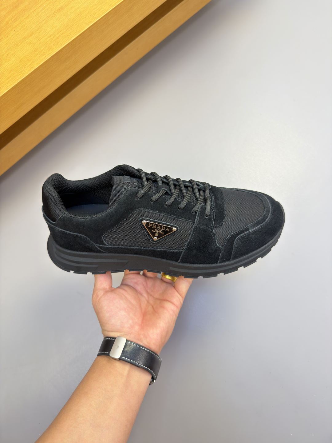 [Prada] 프라다 프리미엄 스웨이드 & 하이글로시 패브릭 콤비 스니커즈 신발