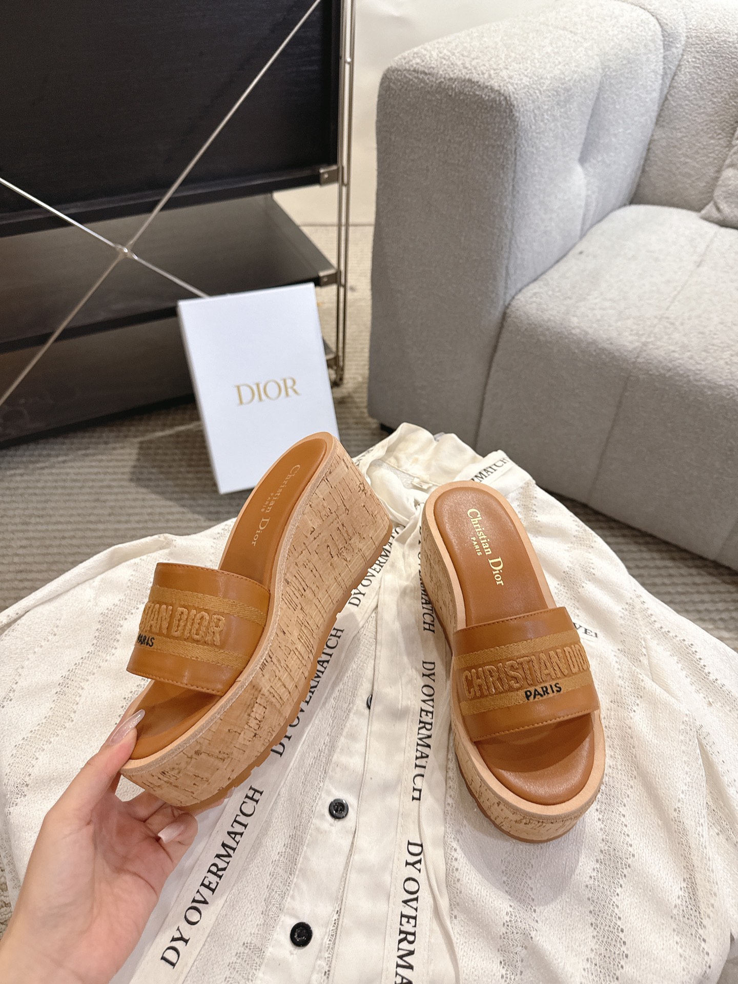 디올(DIOR) 로고 자수 플랫폼 웨지 슬리퍼 신발