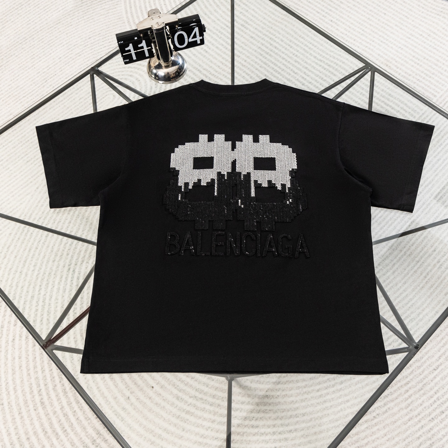 발렌시아가(BALENCIAGA) 픽셀 자수 반팔 티셔츠 의류