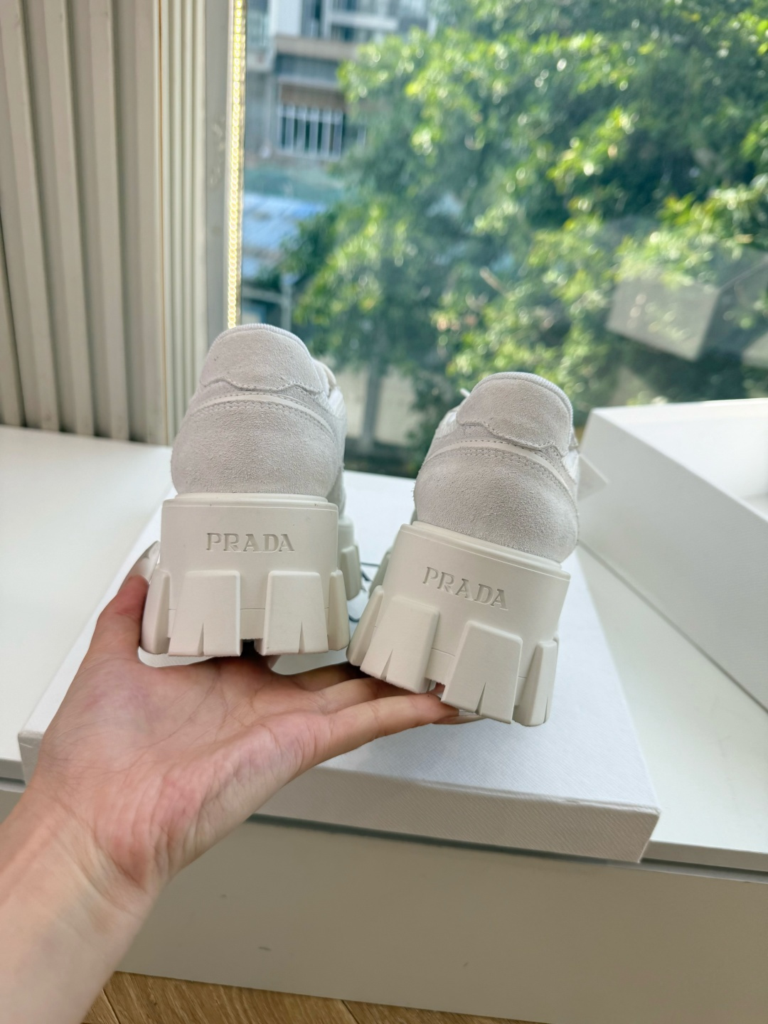 프라다(PRADA) 스웨이드 메쉬 독일군 스니커즈 신발