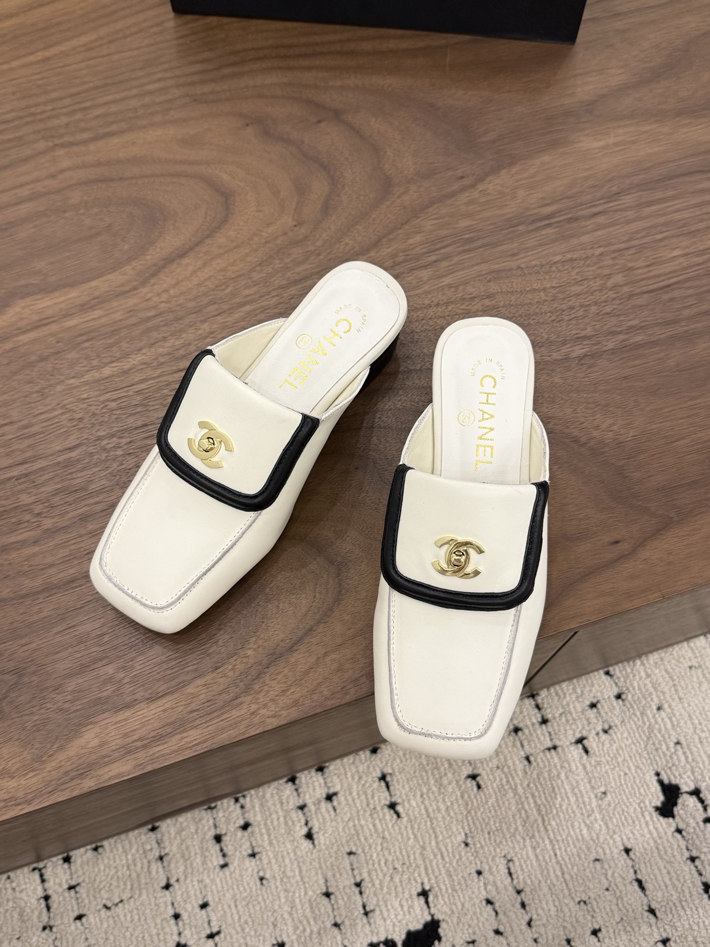 샤넬(CHANEL) 스퀘어토 미들굽 슬리퍼 신발