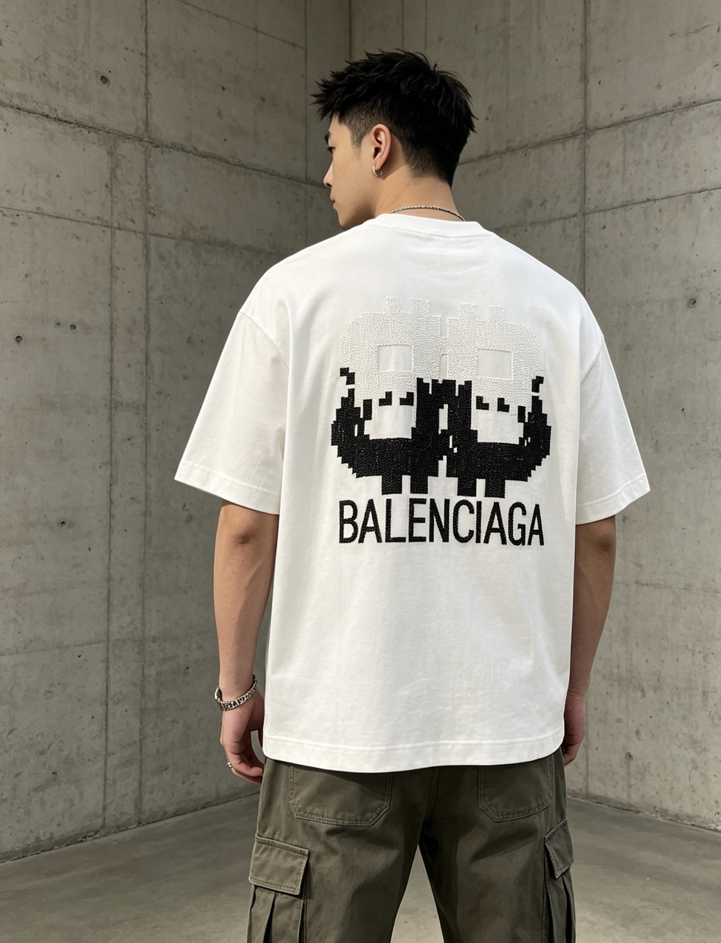발렌시아가(BALENCIAGA) 픽셀 자수 반팔 티셔츠 의류