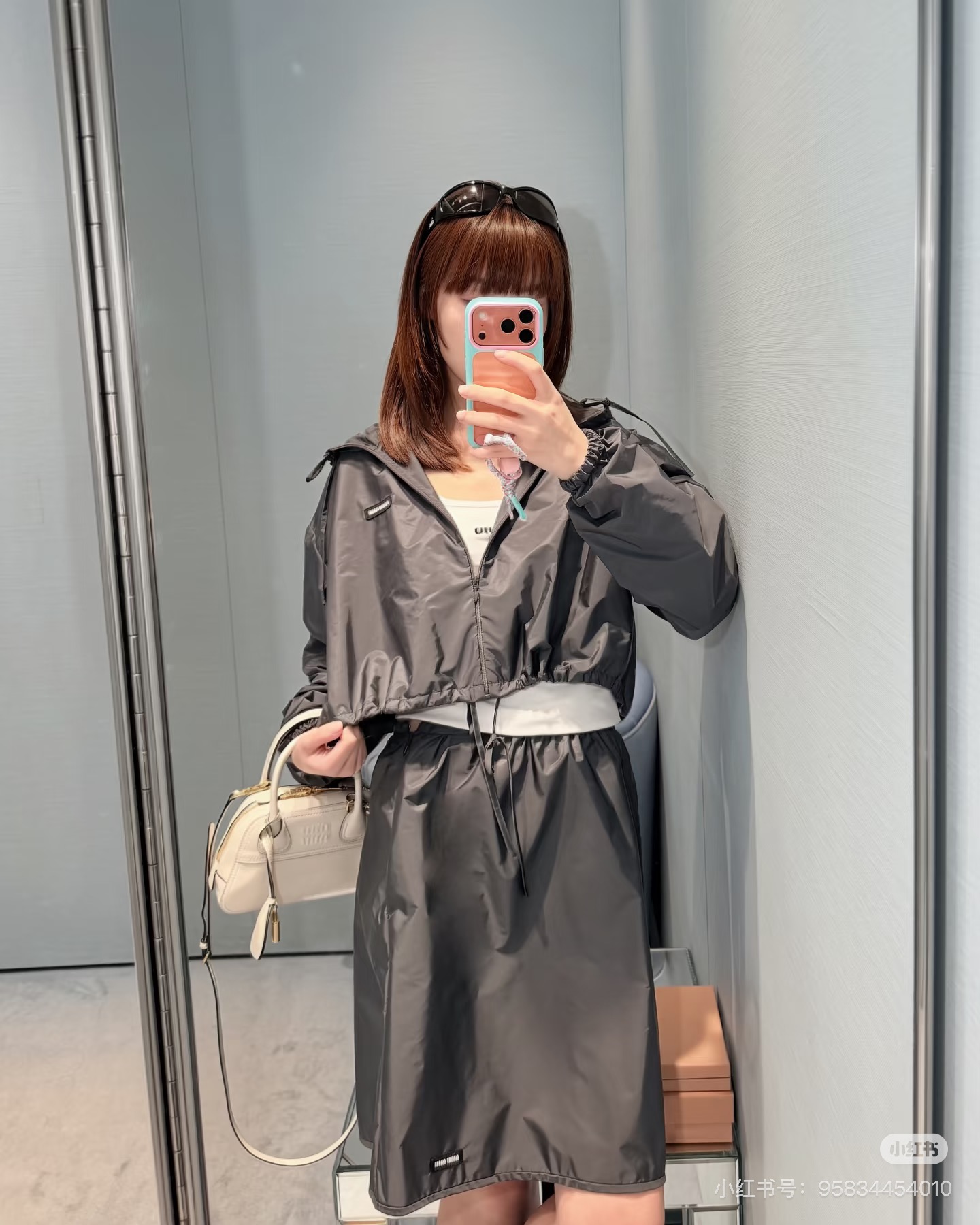 미우미우(MIU MIU) 후드 드로스트링 크롭 윈드브레이커 재킷 의류