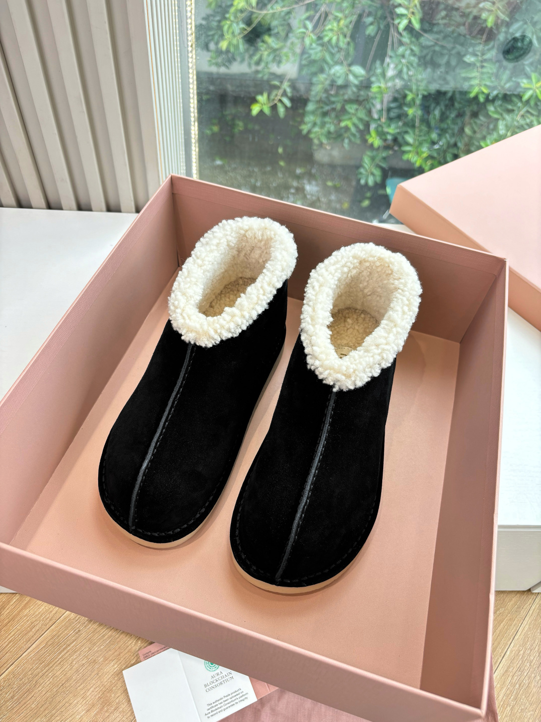 미우미우(MIU MIU) 울 안감 스웨이드 숏 부츠 신발