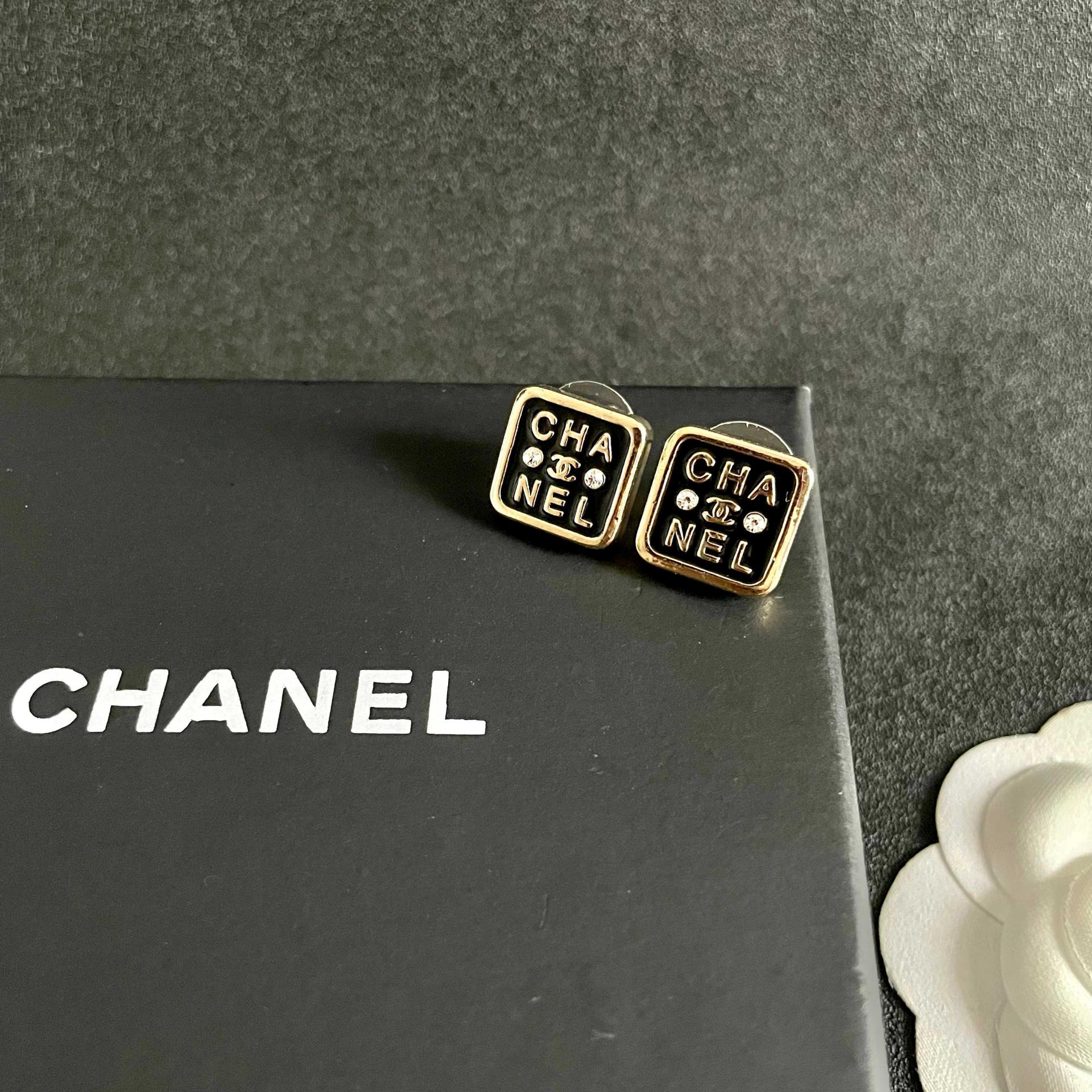 샤넬(CHANEL) 네모 귀걸이 액세서리