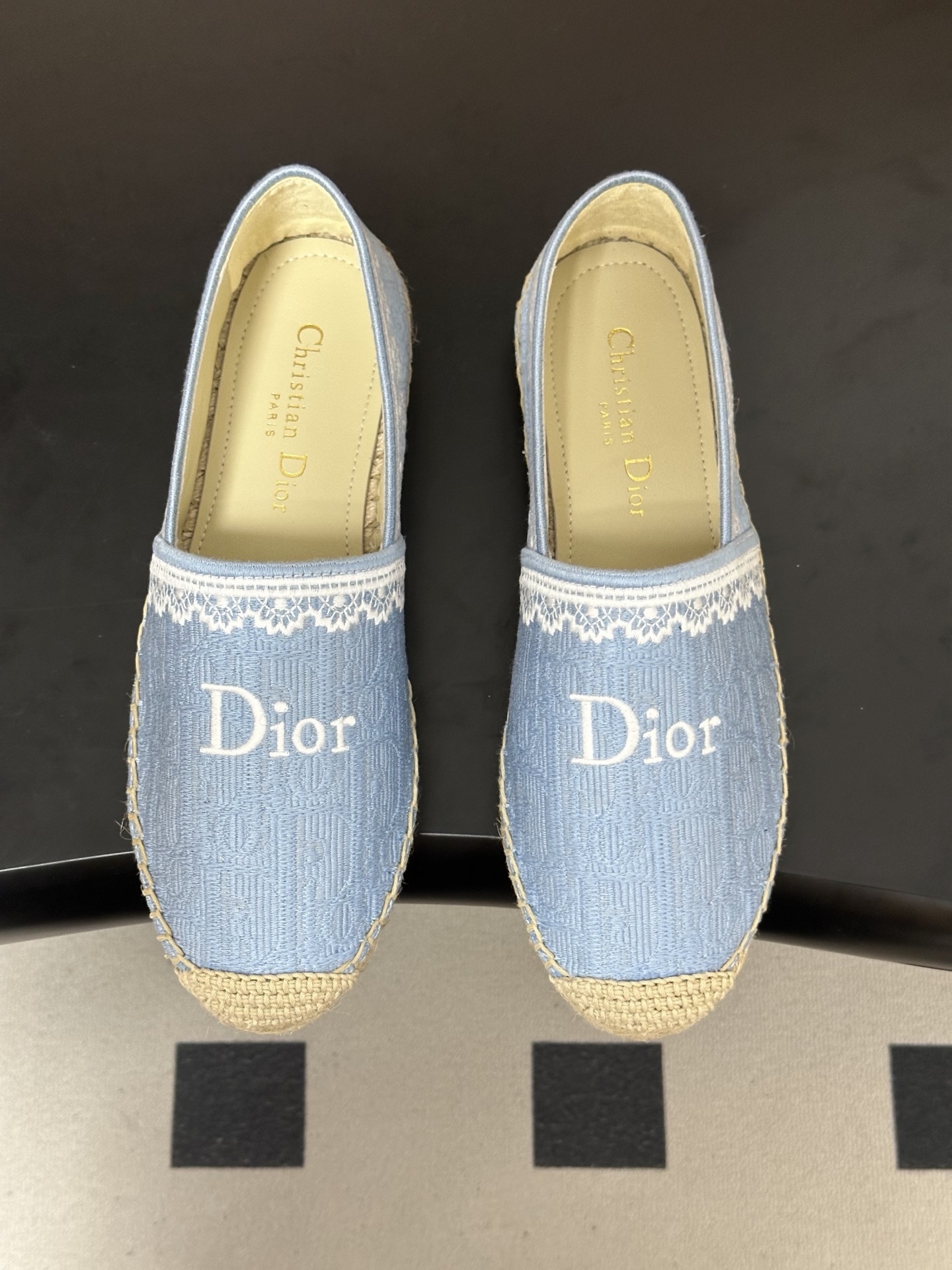 디올(DIOR) 오블리크 자수 에스파드류 슬립온 신발