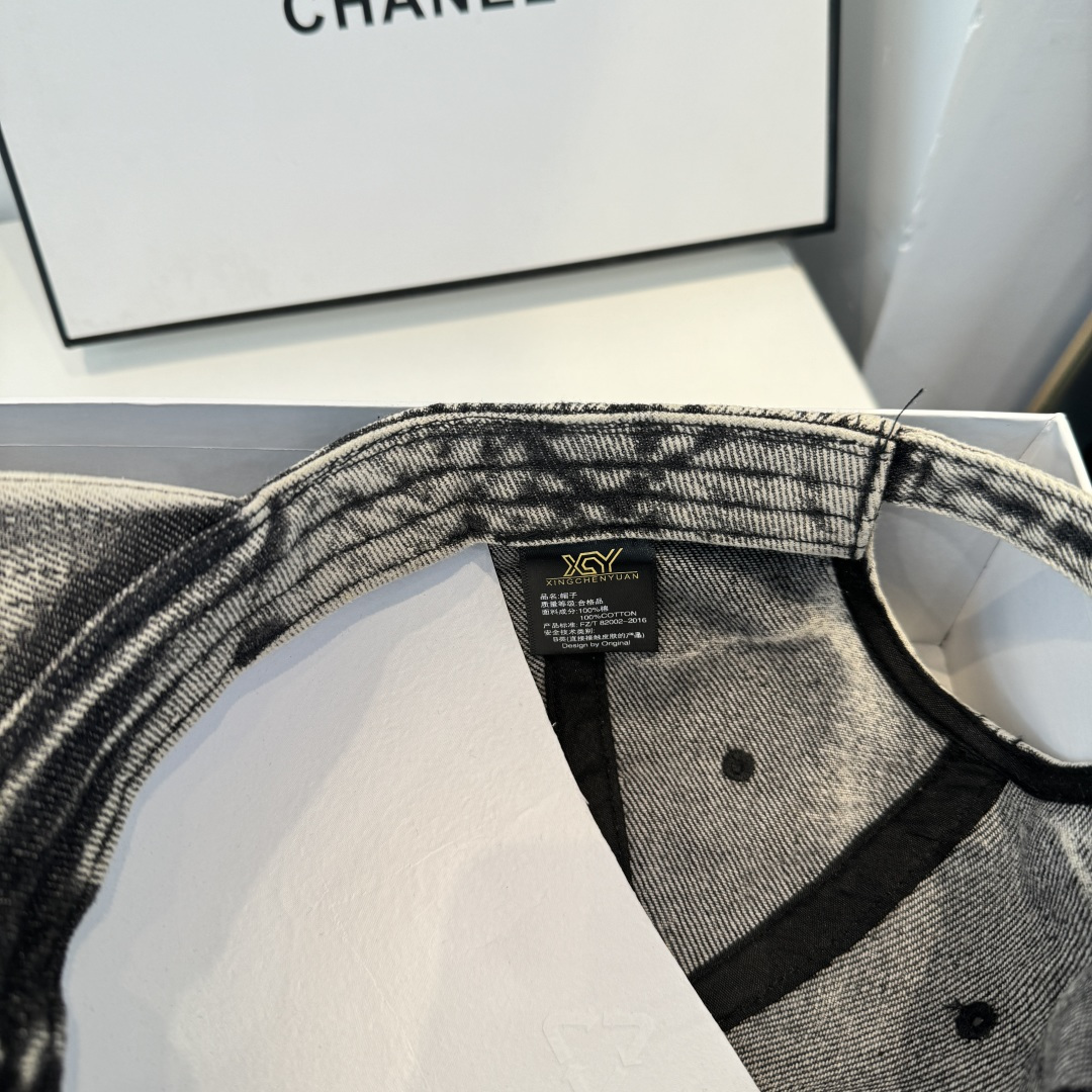 샤넬(CHANEL) 심플 볼캡 모자