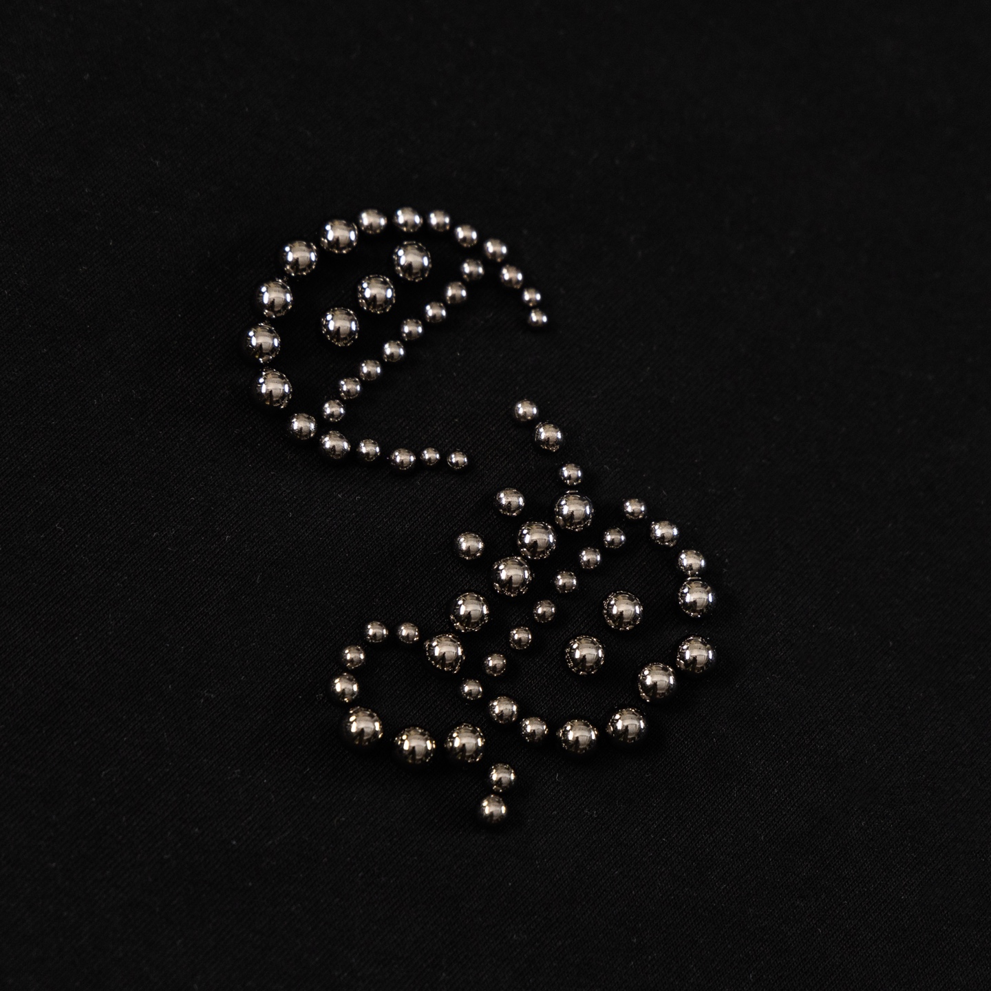 크롬하츠(CHROME HEARTS) 십자가 스터드 반팔 티셔츠 의류