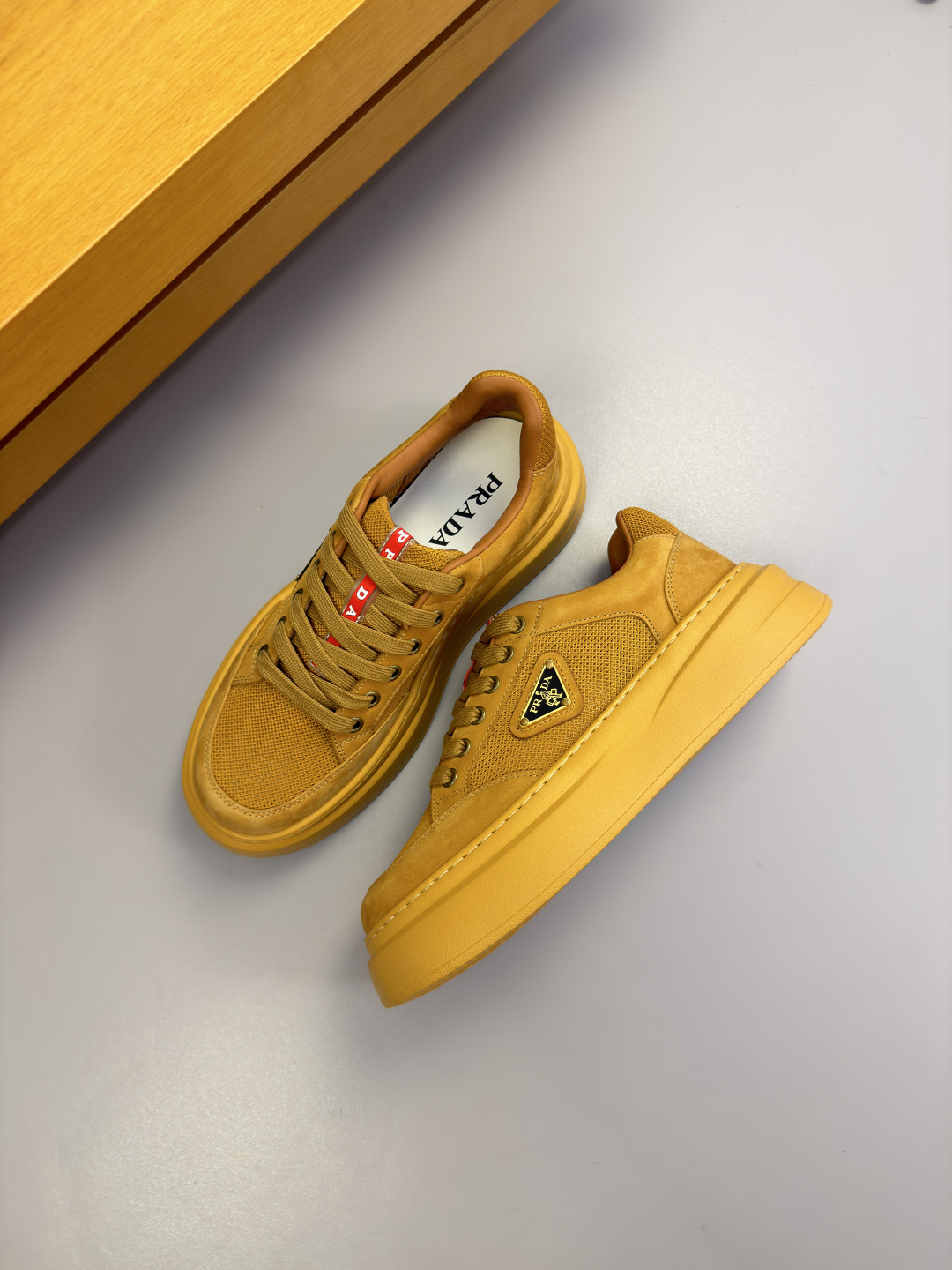 PRADA 프라다 나파 가죽 & 캔버스 스니커즈 신발