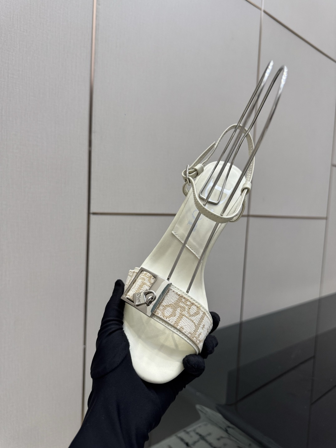 디올(DIOR) 로고 버클 데님 레더 샌들 신발