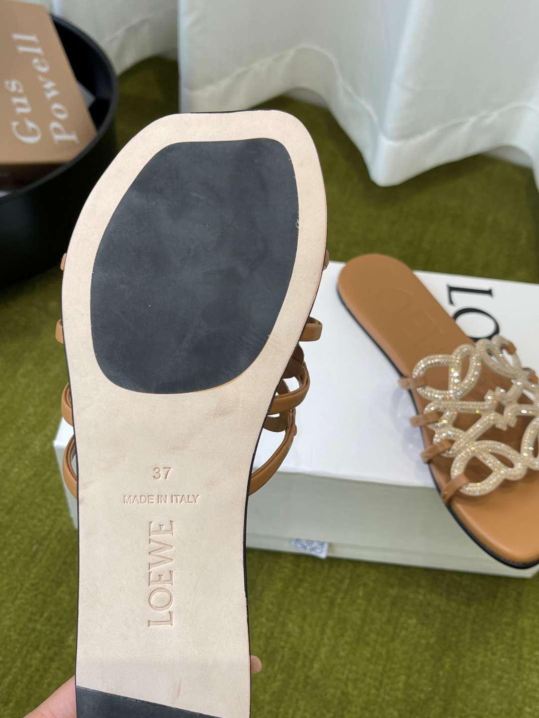 로에베(LOEWE) 라인스톤 스퀘어토 플랫 슬리퍼 신발
