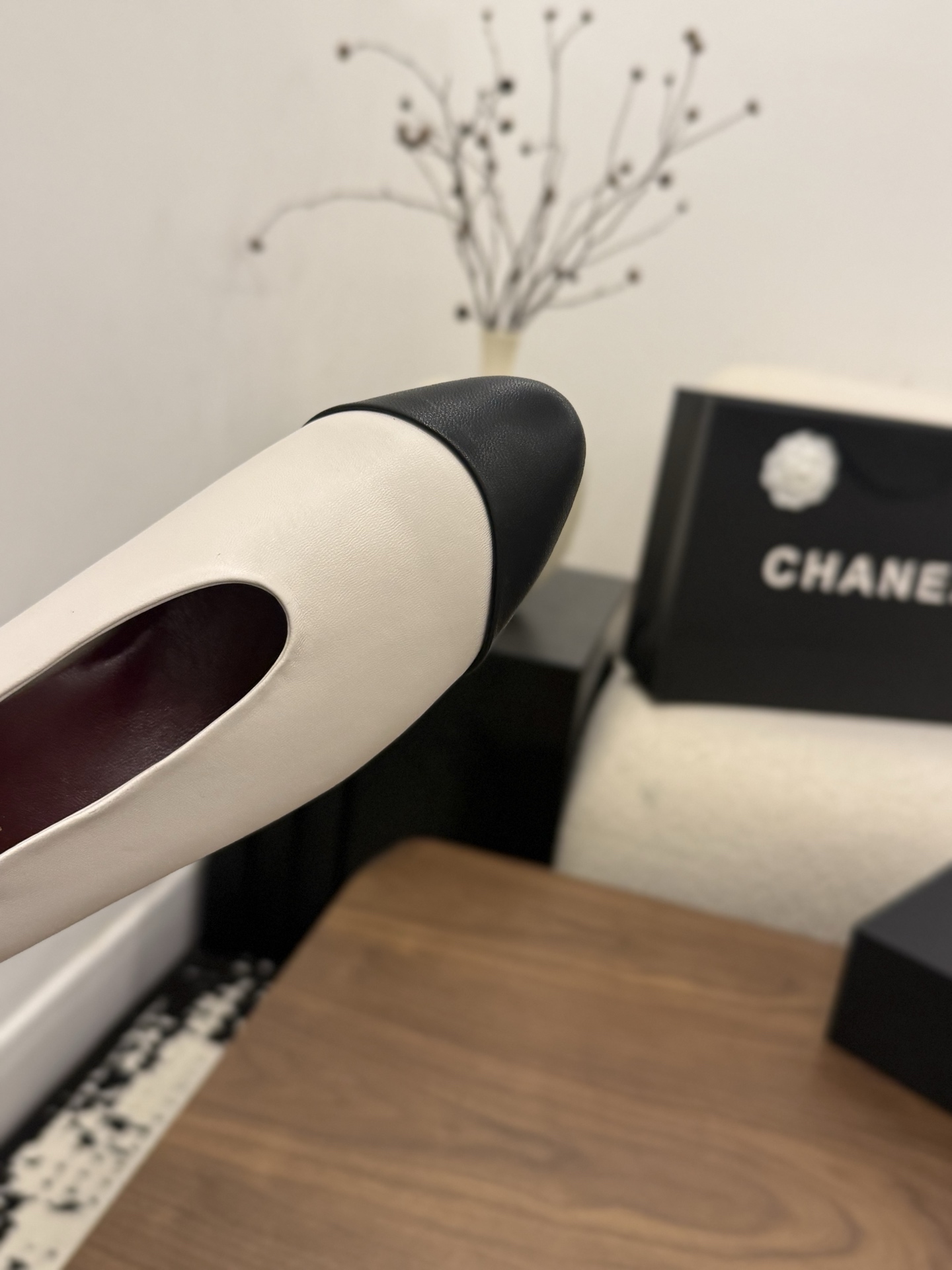 샤넬(CHANEL) 주름 디테일 스틸레토 펌프스 신발