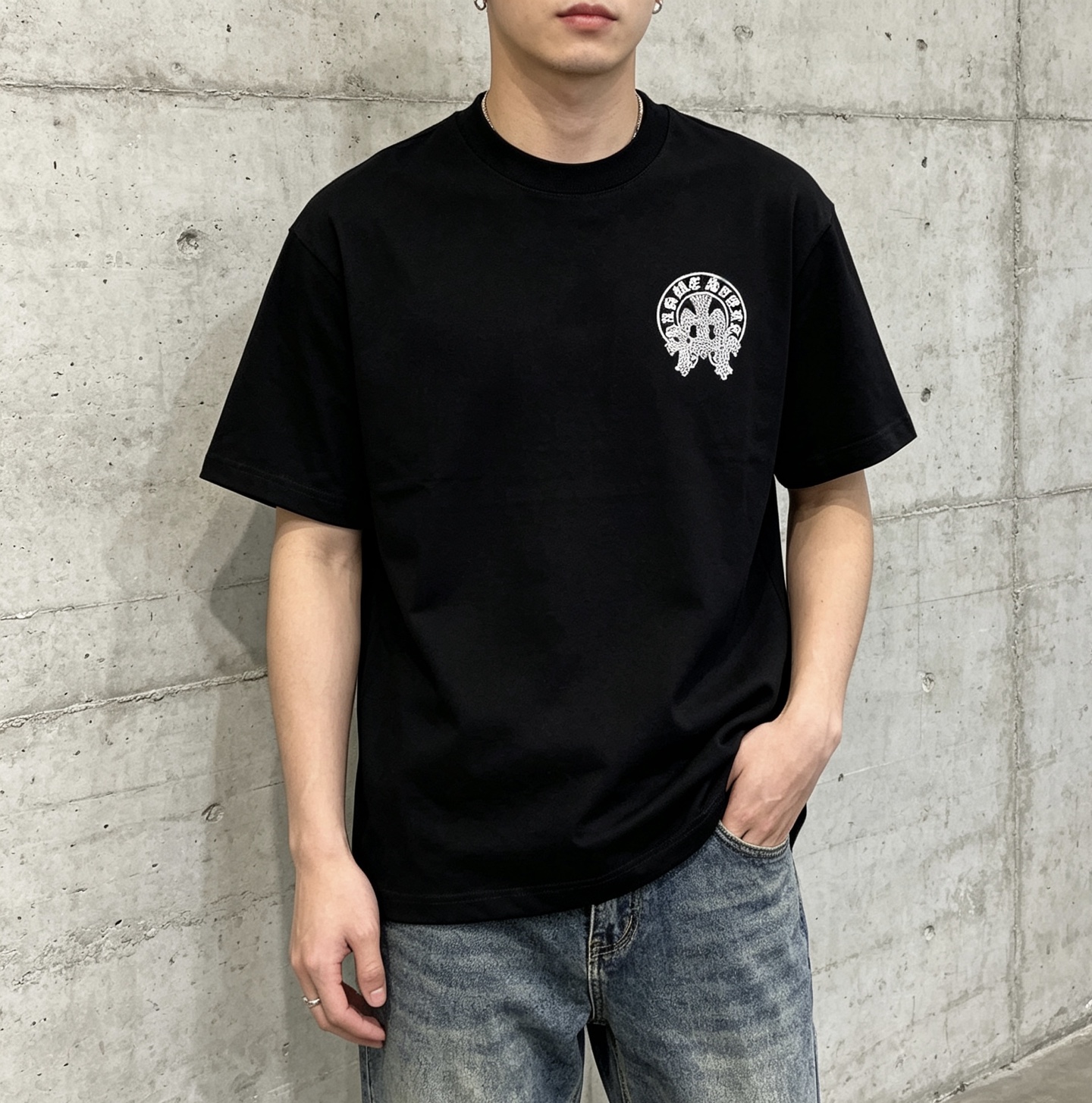크롬하츠(CHROME HEARTS) 고딕 자수 반팔 티셔츠 의류