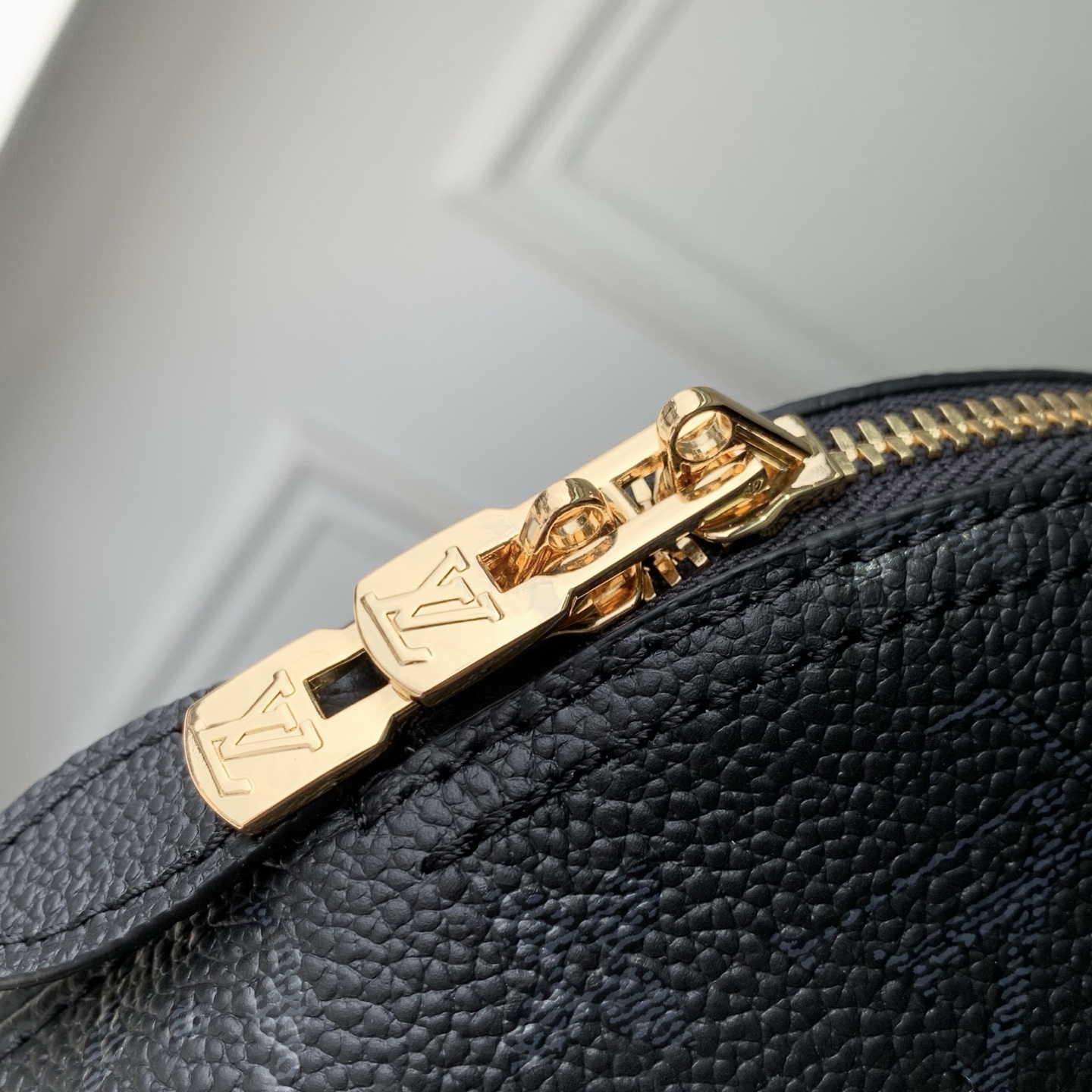 LOUIS VUITTON LV 루이비통 스콰이어 이스트-웨스트 백 (모노그램 잉크) 가방