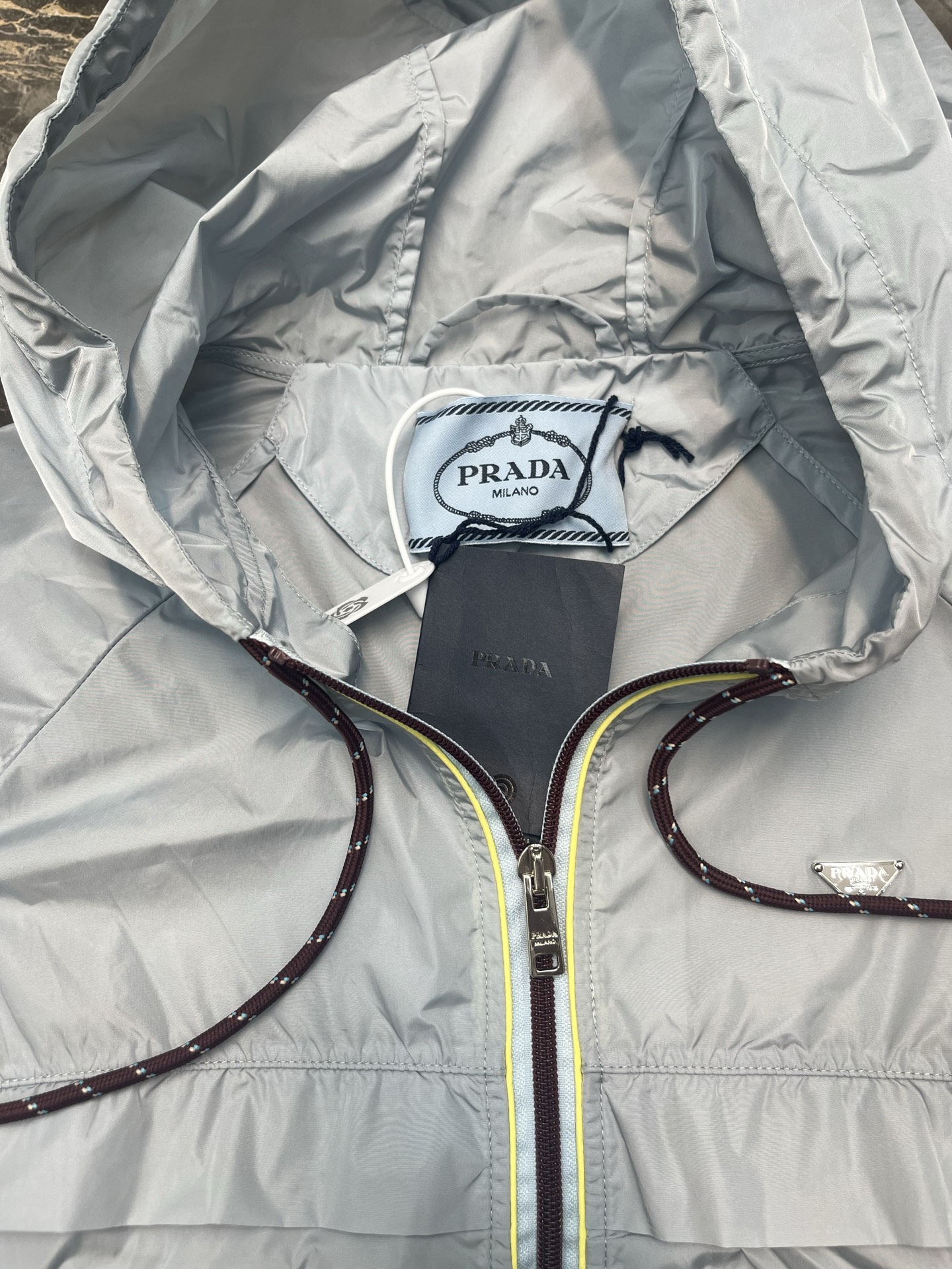 프라다(PRADA) 로고 후드 나일론 재킷 상의 의류