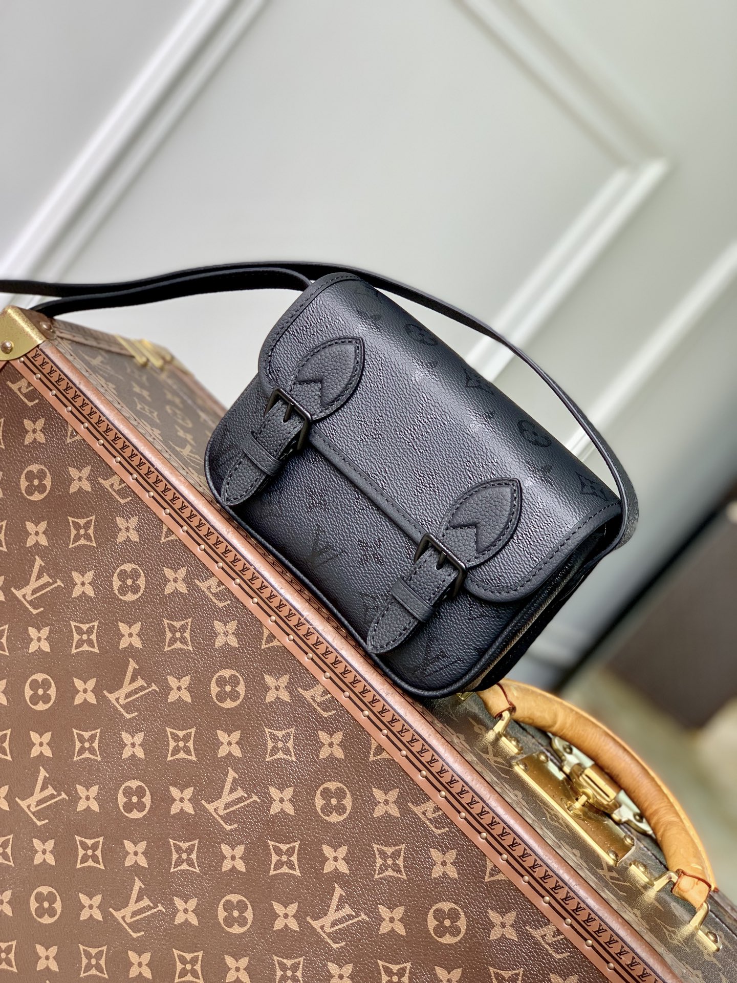 LOUIS VUITTON LV 루이비통 새첼 미니 크로스바디 백 (모노그램 미드나이트 캔버스) 가방