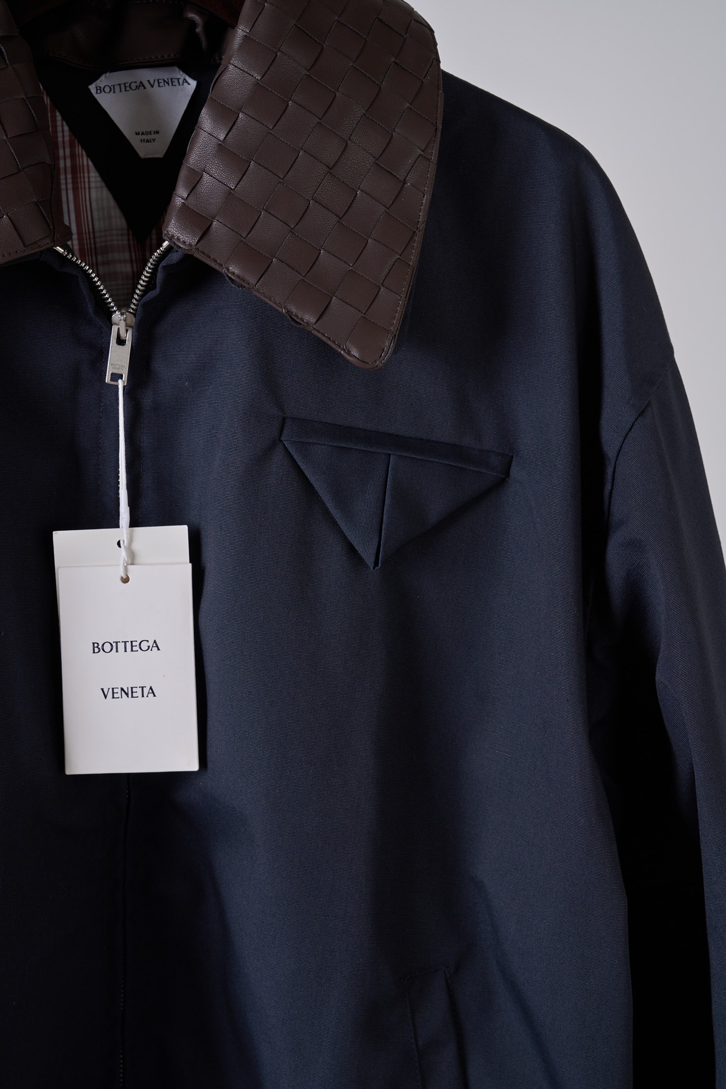 보테가 베네타(BOTTEGA VENETA) 인트레치아토 레더 칼라 재킷 상의 의류