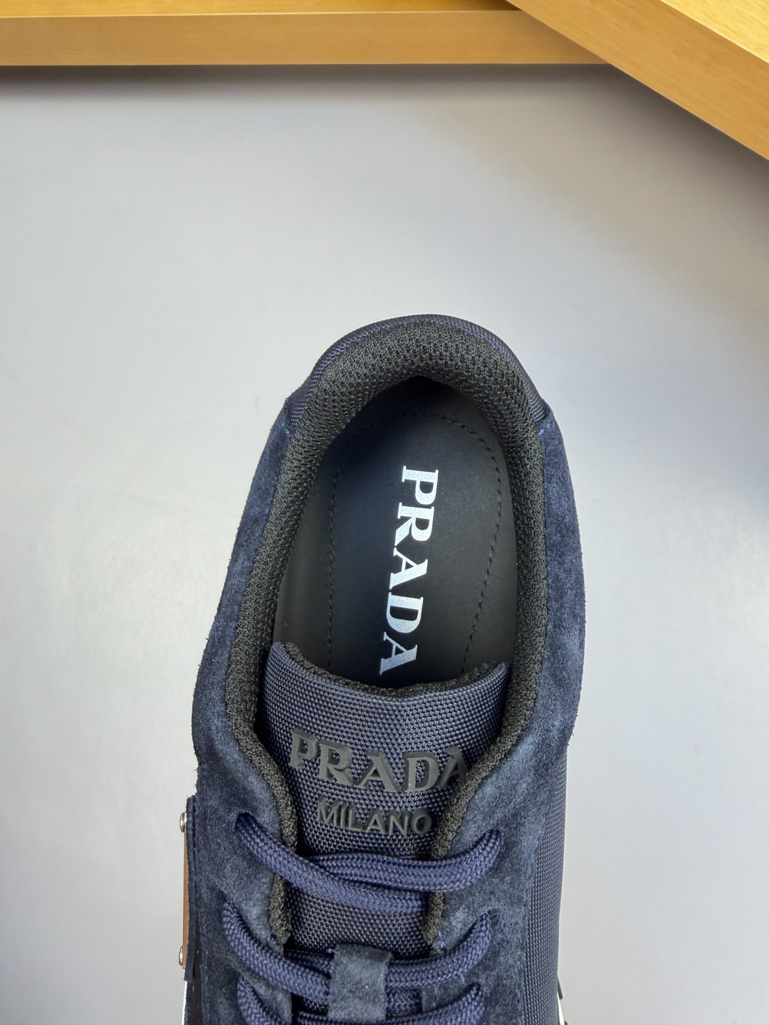 [Prada] 프라다 프리미엄 스웨이드 & 하이글로시 패브릭 콤비 스니커즈 신발