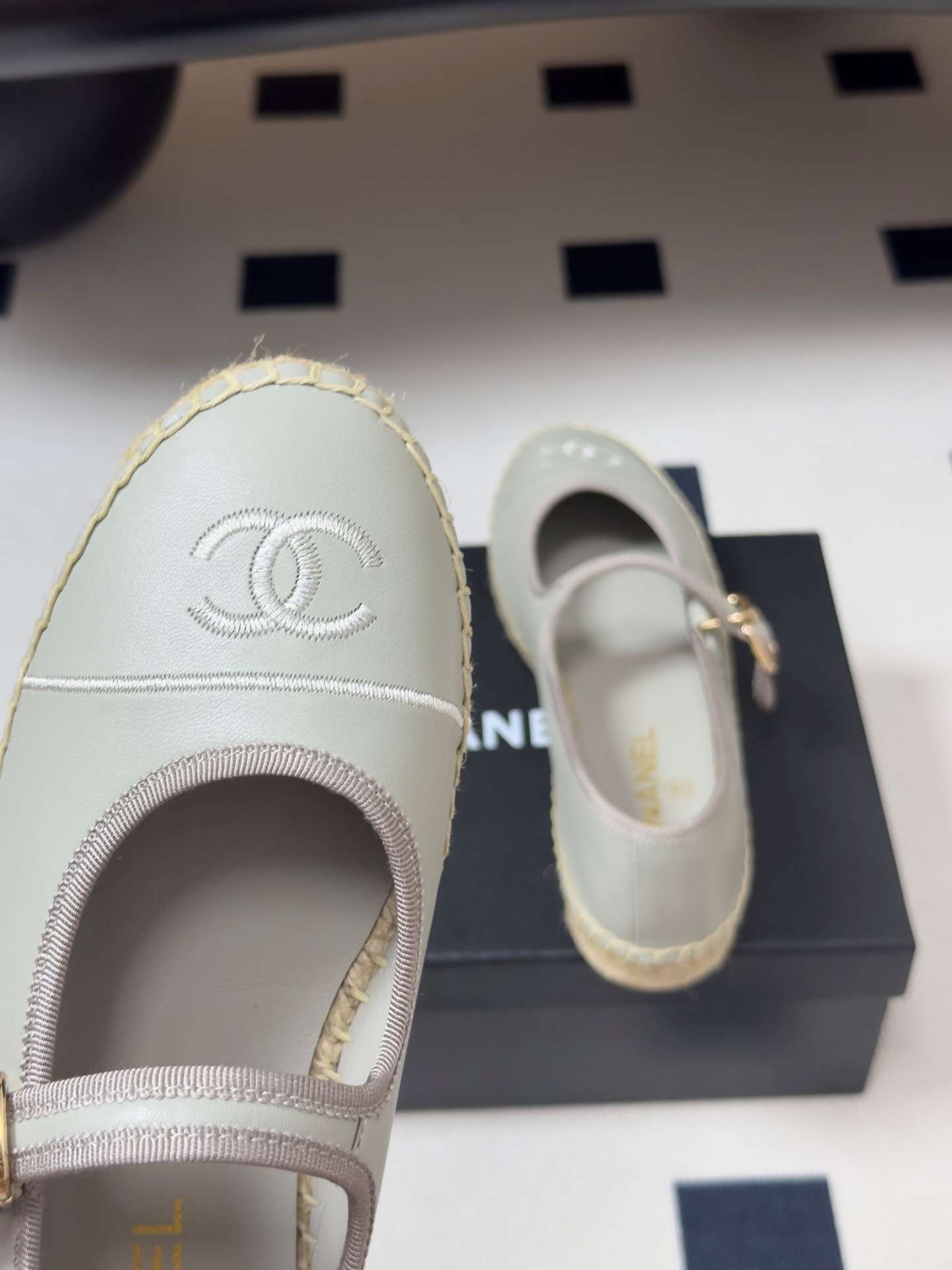 샤넬(CHANEL) 자수 메리제인 에스파드류 신발