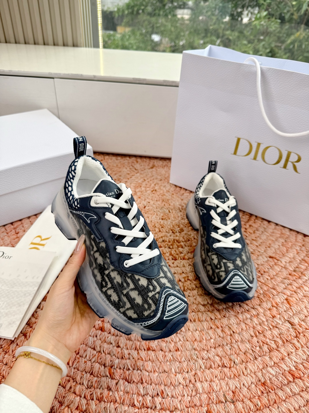 디올(DIOR) CD 로고 스니커즈 신발