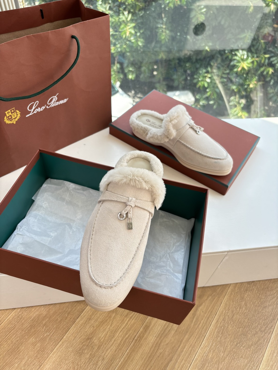 로로피아나(Loro Piana) 커플 퍼 트리밍 스웨이드 뮬 슬리퍼 신발