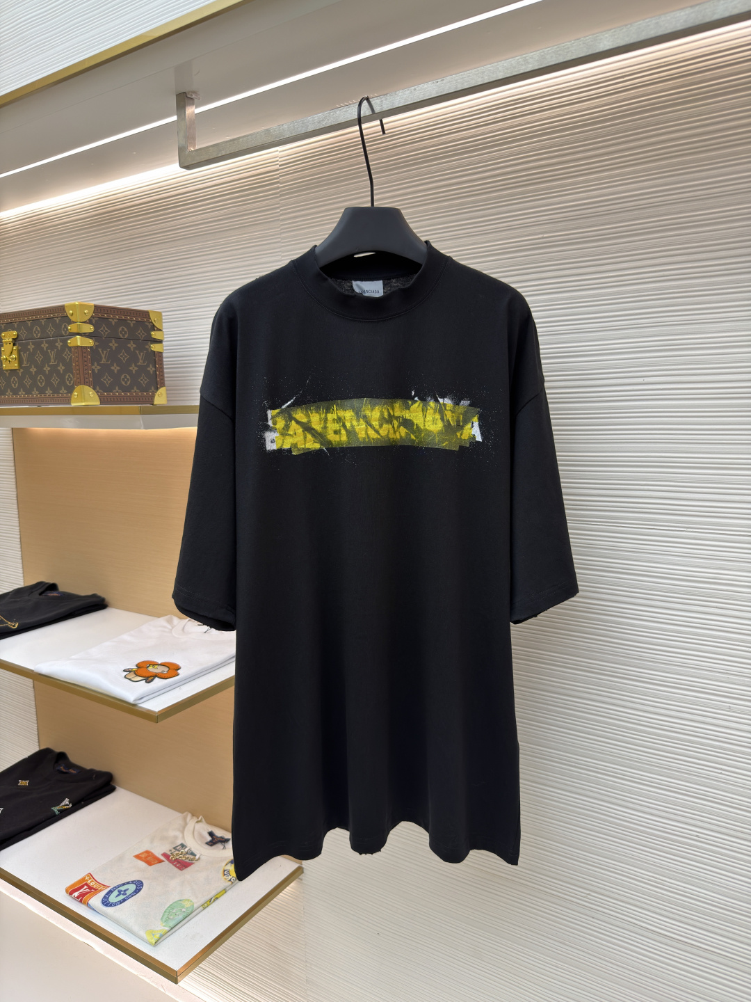 발렌시아가(BALENCIAGA) 레터링 테이프 프린트 티셔츠 상의 의류