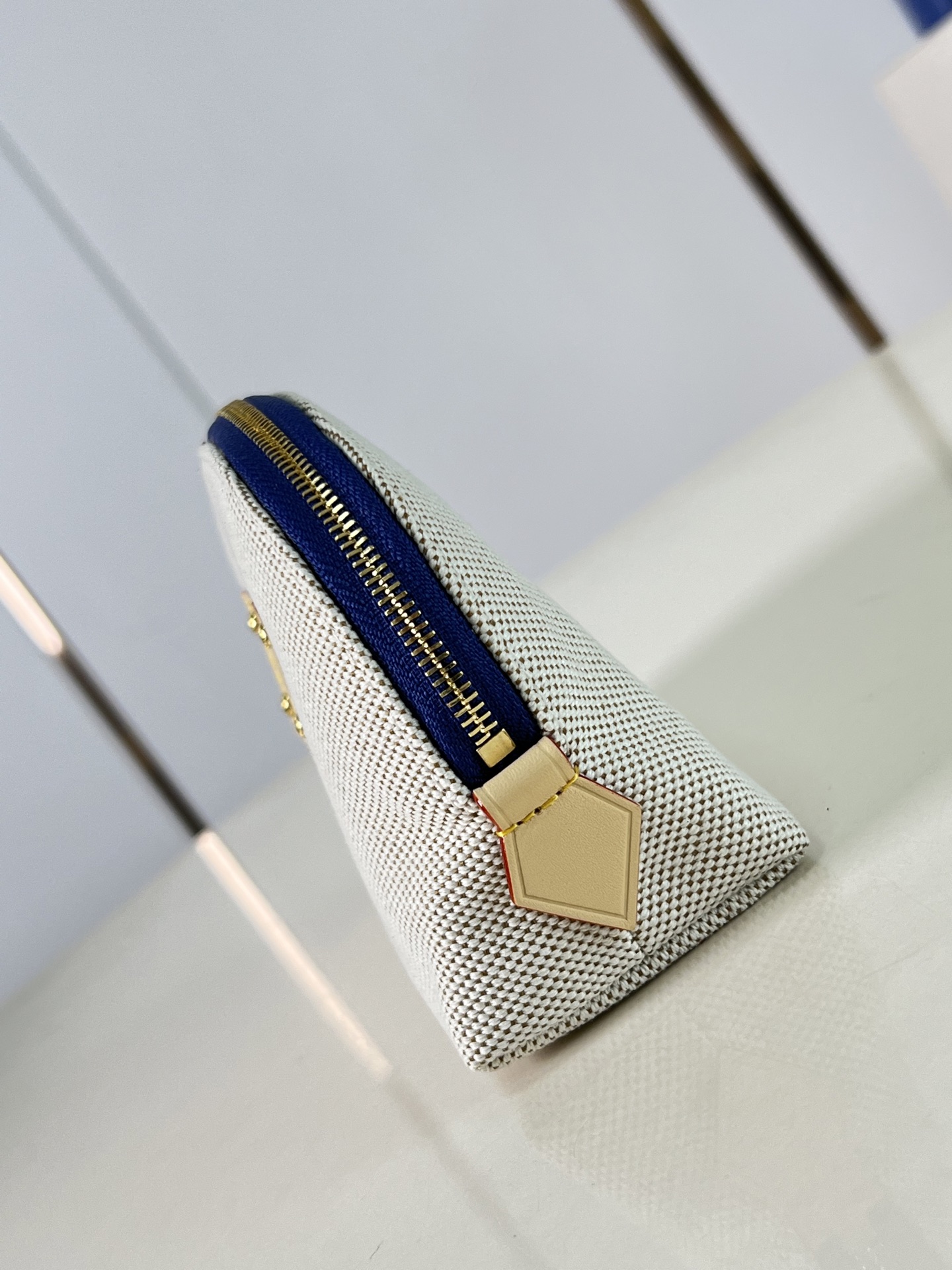 [Louis Vuitton] LV 루이비통 에스칼(Escale) 포셰트 코스메틱 화장품 파우치 백 가방 (스몰)