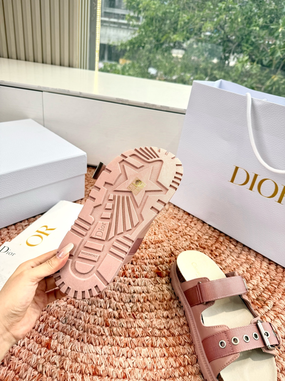 디올(DIOR) CD 버클 슬리퍼 신발