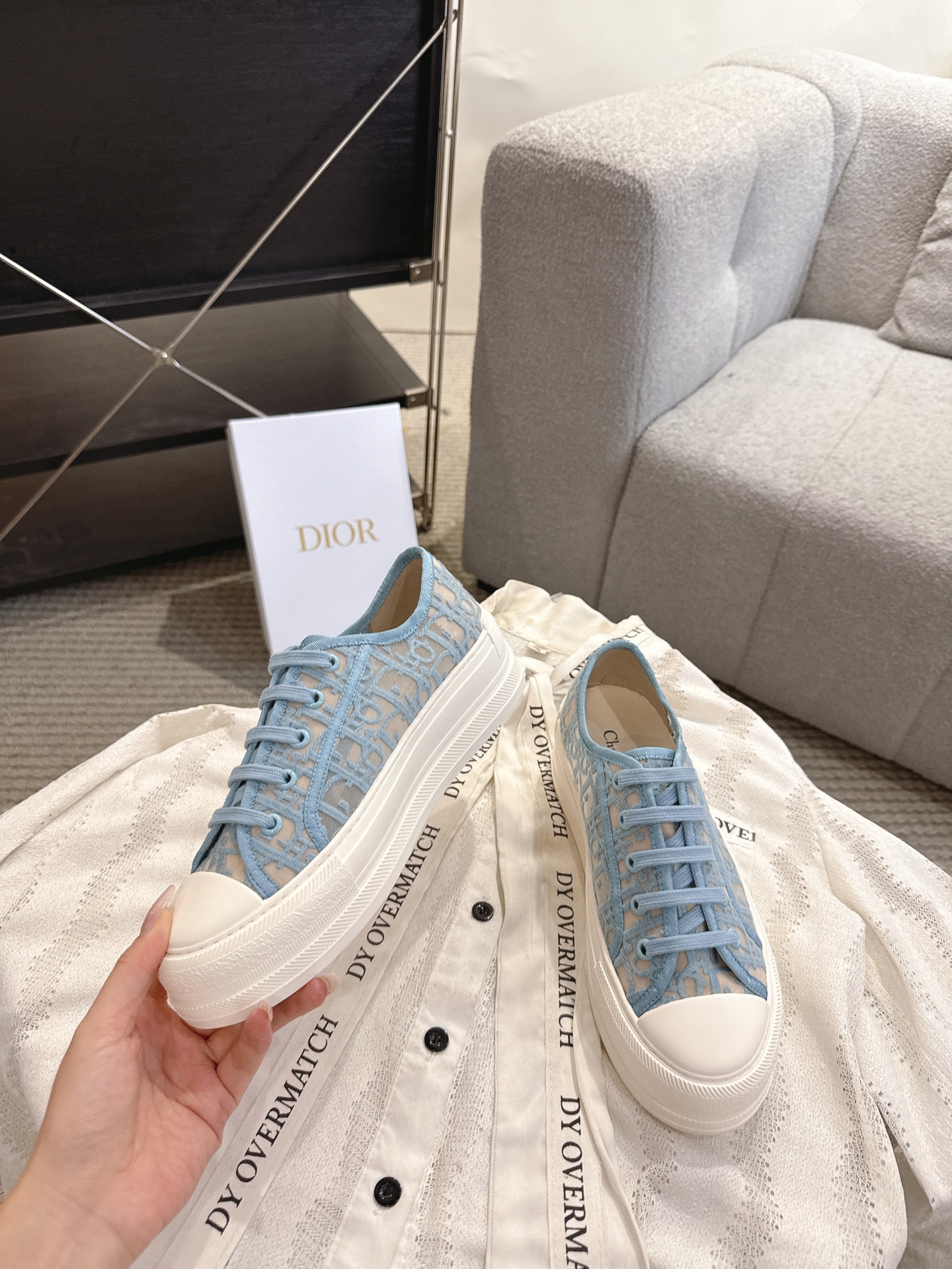디올(DIOR) 메쉬 자수 레이스업 로우탑 스니커즈 신발