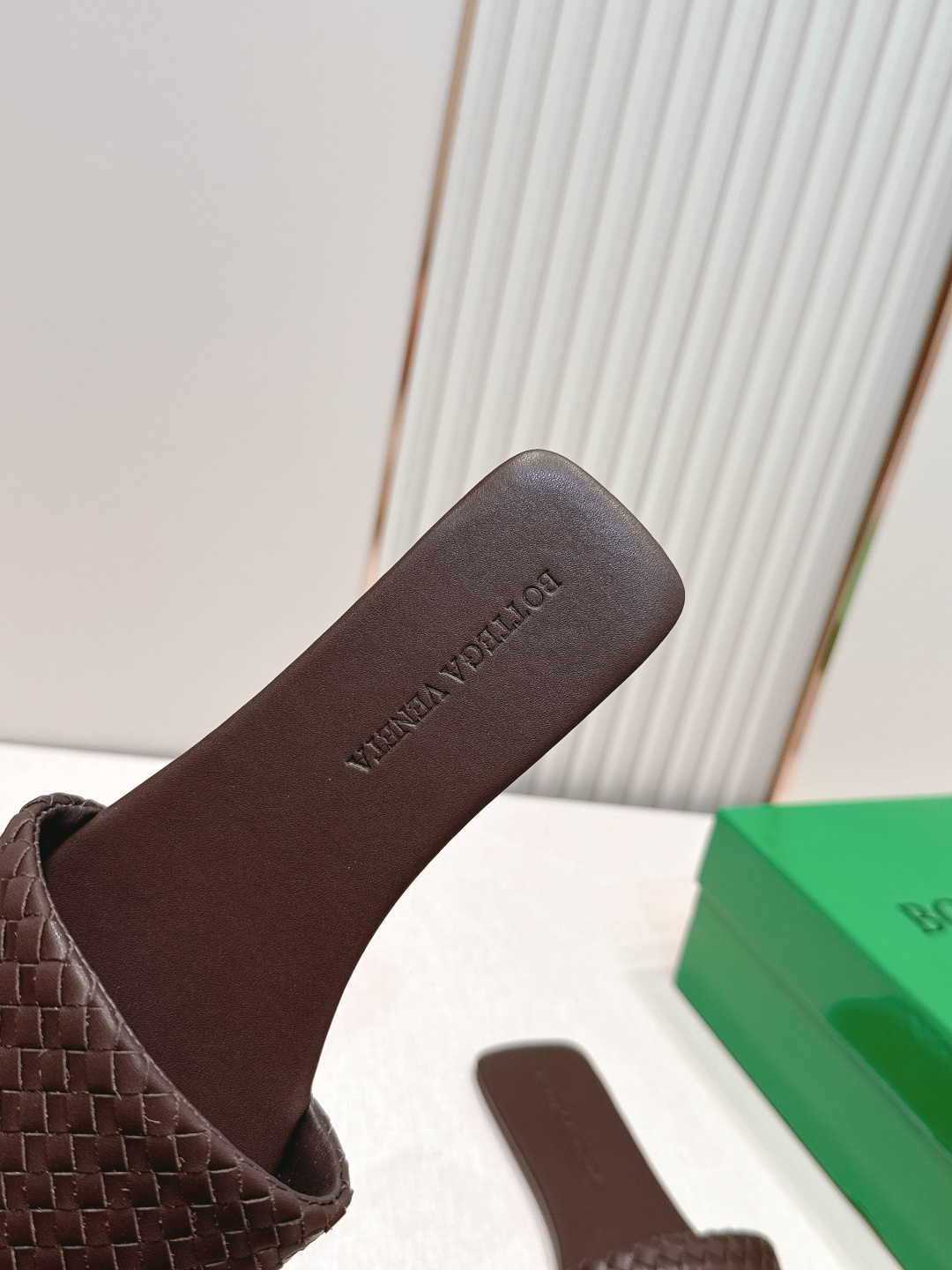 보테가 베네타(BOTTEGA VENETA) 위빙 플랫 슈즈 신발