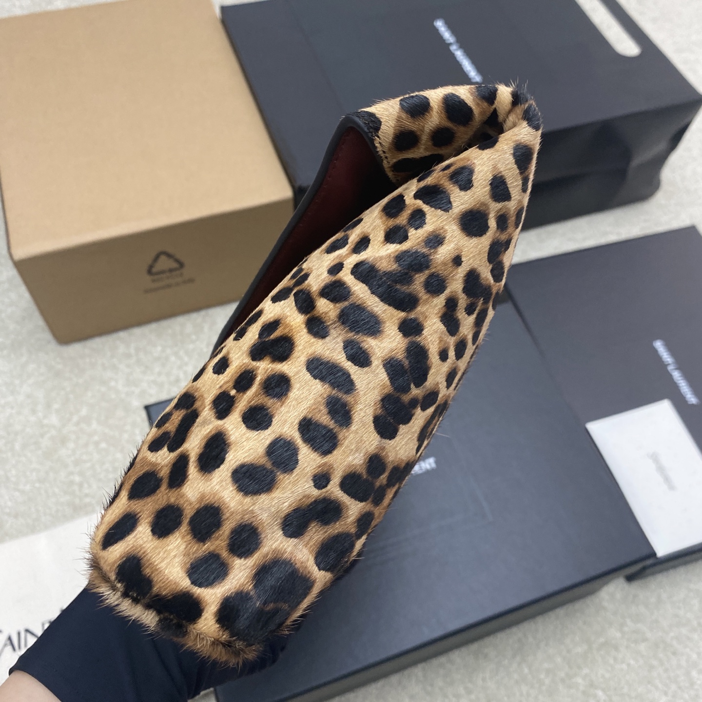 YSL 생로랑 카산드라(Cassandre) 대형 레오파드 엔벨로프 클러치 백 가방