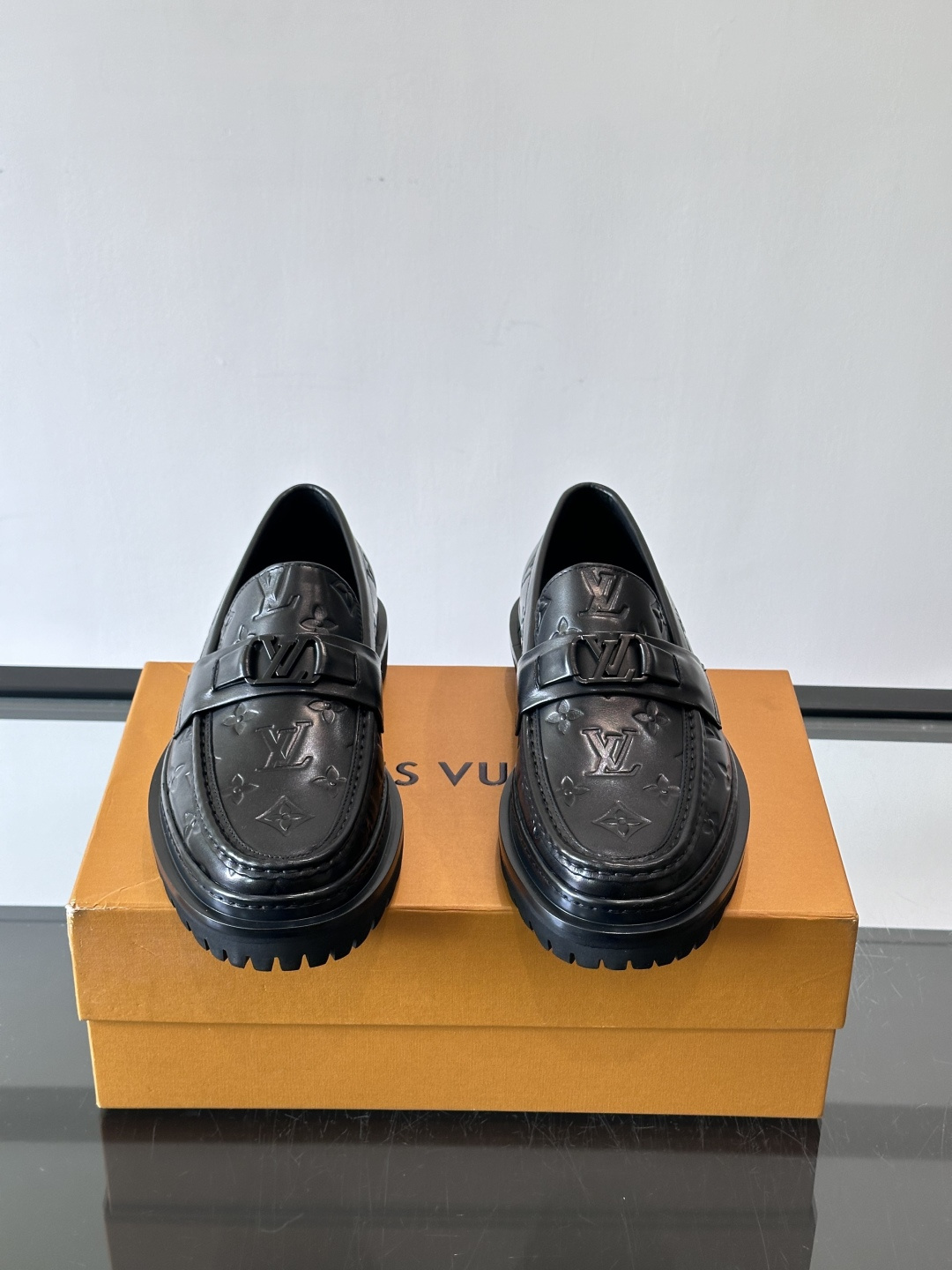 [Louis Vuitton] LV 루이비통 모노그램 레더 로퍼 구두 신발