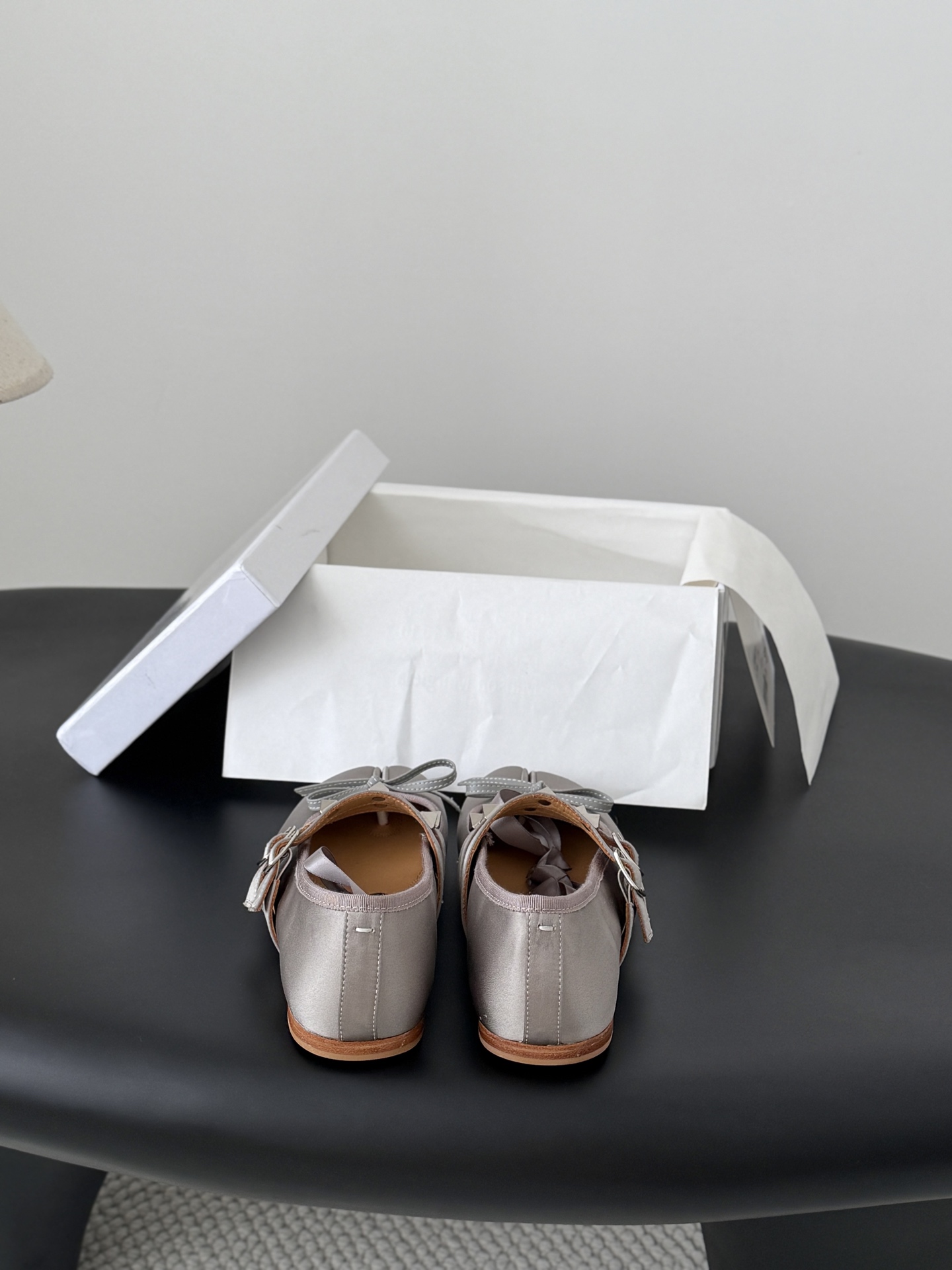 메종 마르지엘라(Maison Margiela) 타비 스터드 스트랩 발레리나 플랫 신발