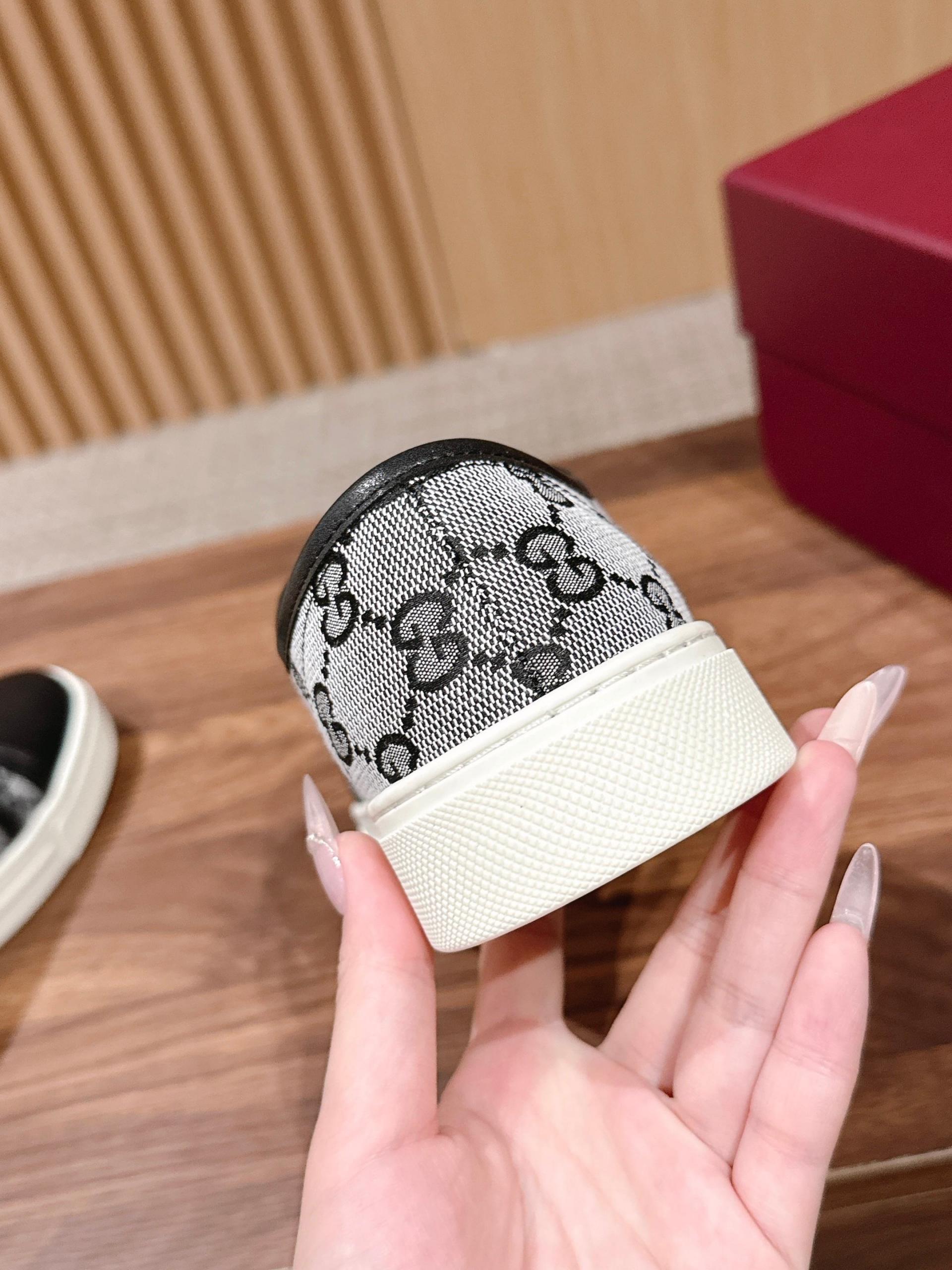구찌(GUCCI) GG 엠보싱 로우탑 스케이트화 신발
