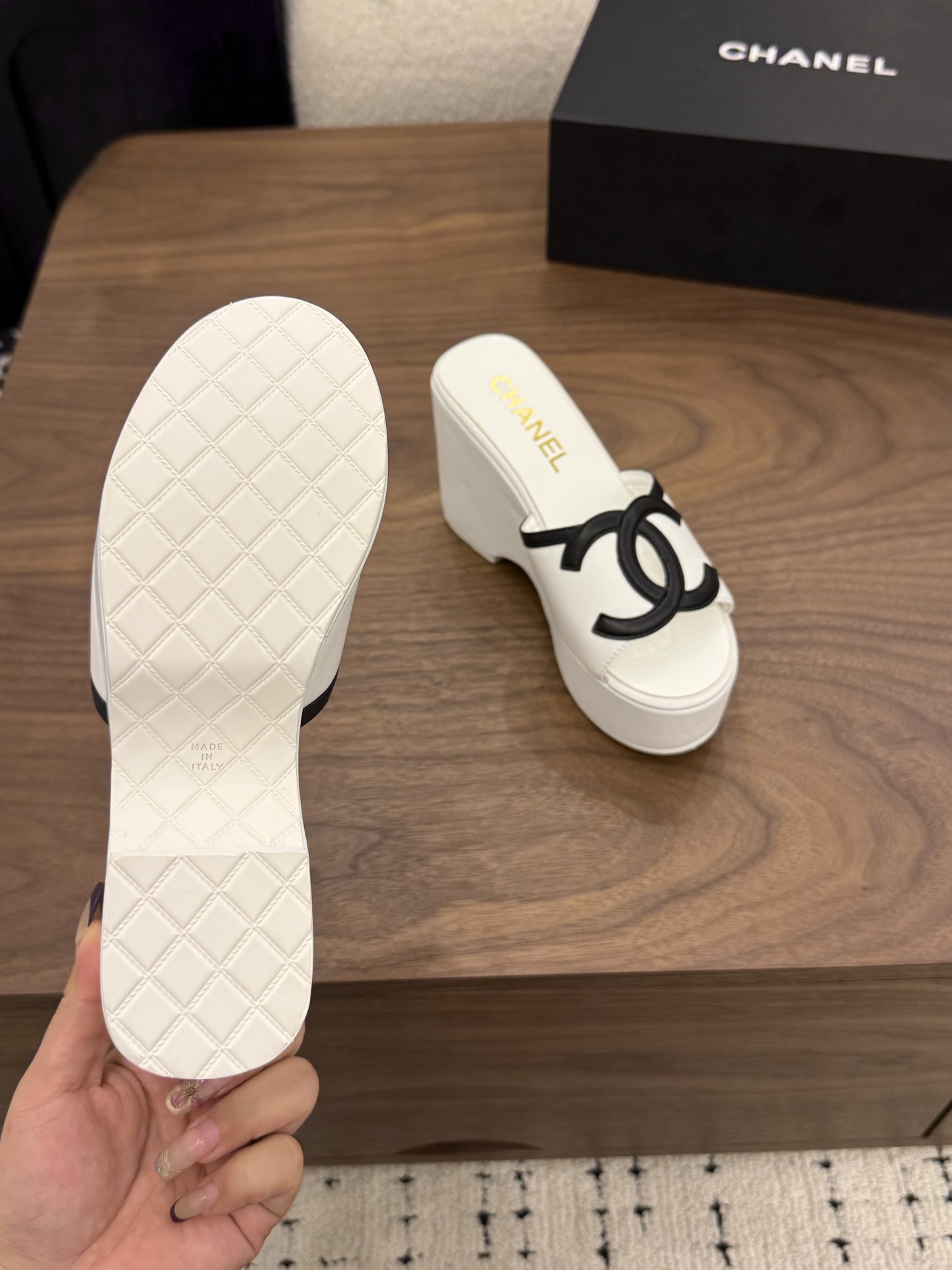 샤넬(CHANEL) 로고 플랫폼 웨지 슬리퍼 신발