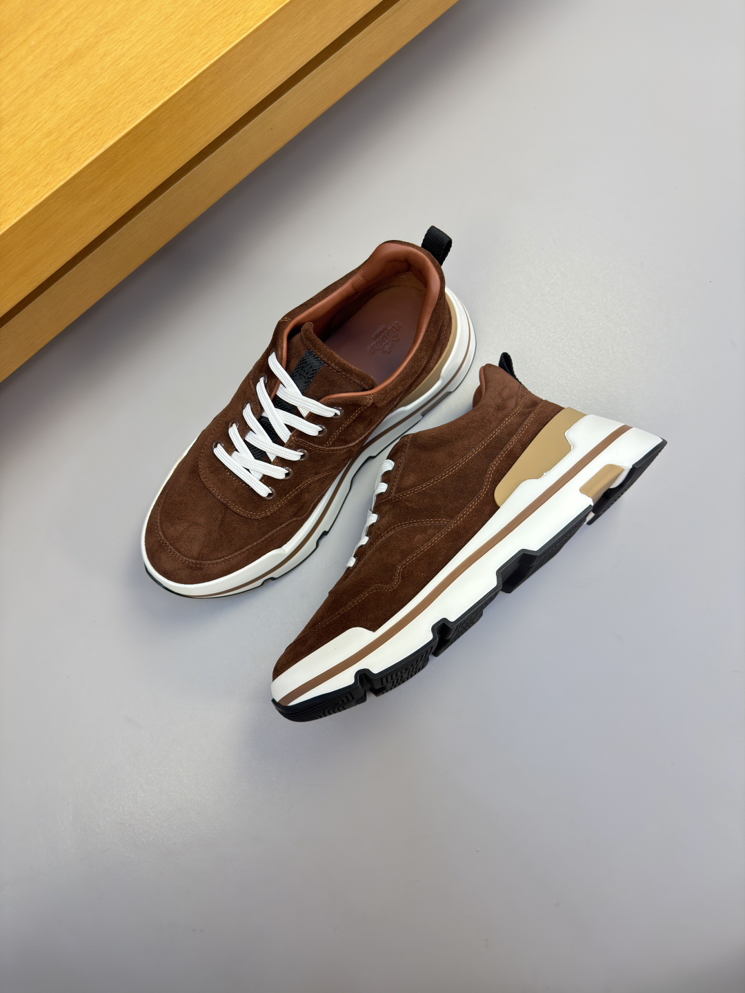 [Hermes] 에르메스 프리미엄 스웨이드 레더 콤비 스니커즈 신발