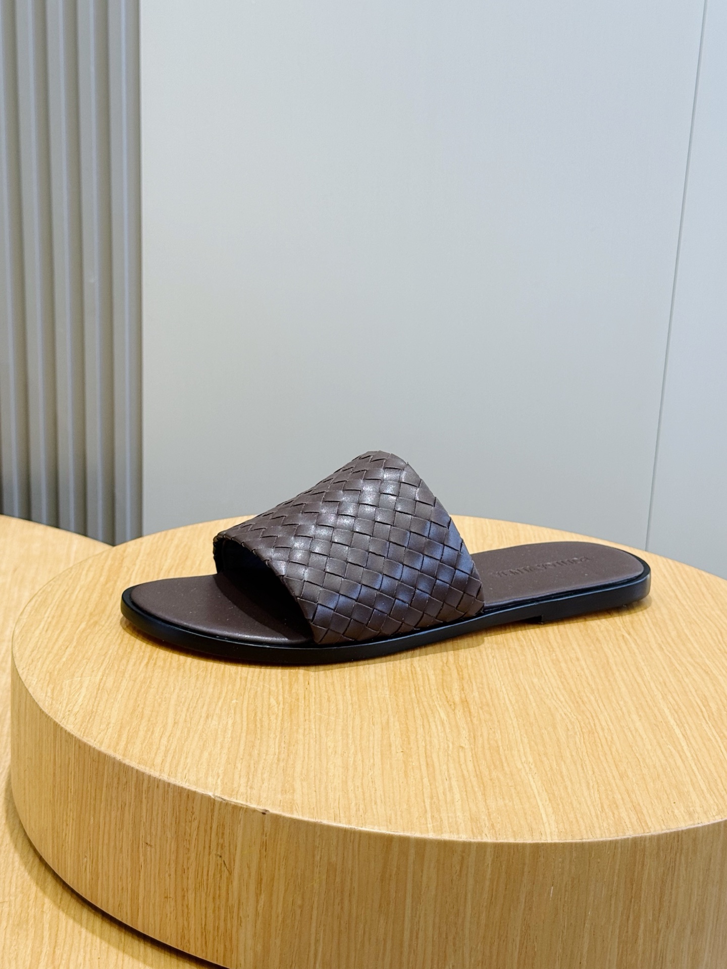 [Bottega Veneta] BV 보테가 베네타 맨즈 웨이브 인트레치아토 레더 슬라이드 슬리퍼 신발
