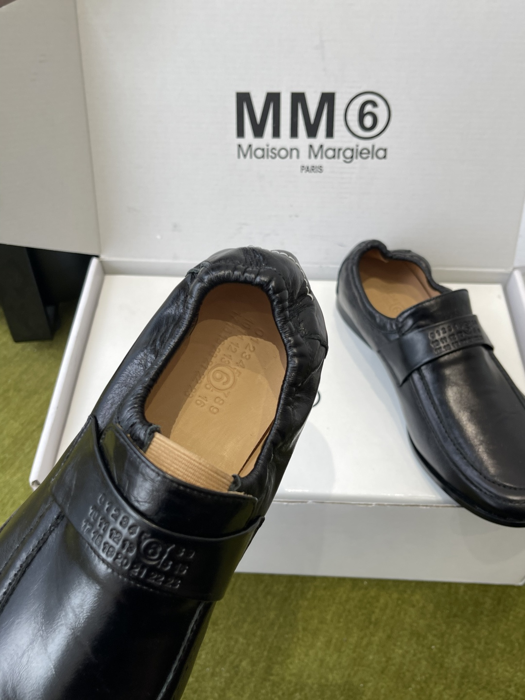 메종 마르지엘라(Maison Margiela) 애플 토 로고 2WAY 로퍼