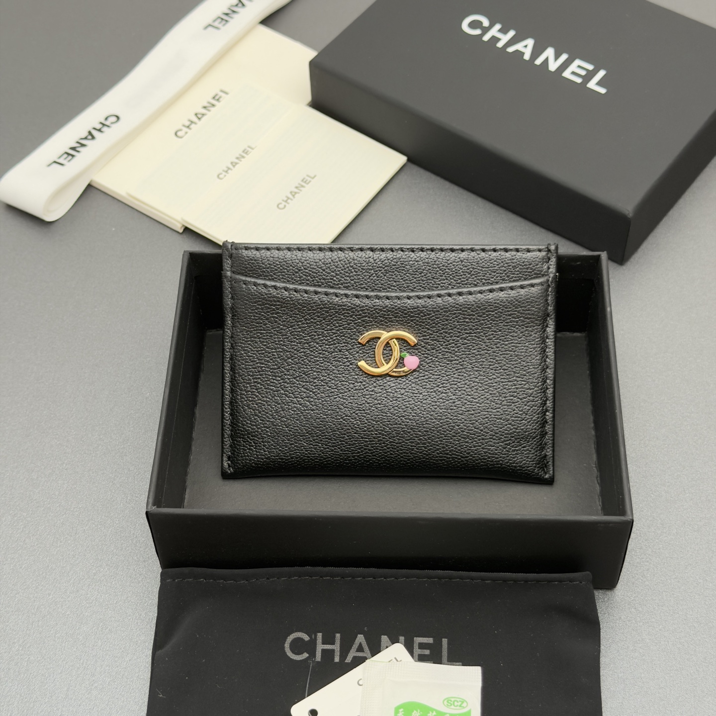[Chanel] 샤넬 메탈 로고 레더 카드 지갑