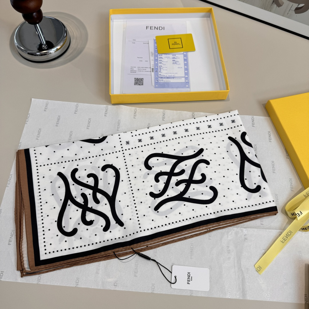 펜디(FENDI) FF 도트 실크 목도리 스카프