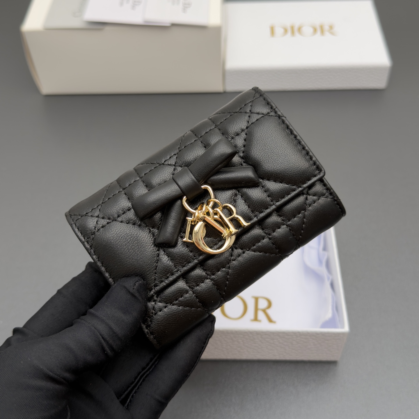 [Dior] 디올 Lady Freesia 레이디 프리지아 까나쥬 램스킨 지퍼 미니 지갑 / S2607