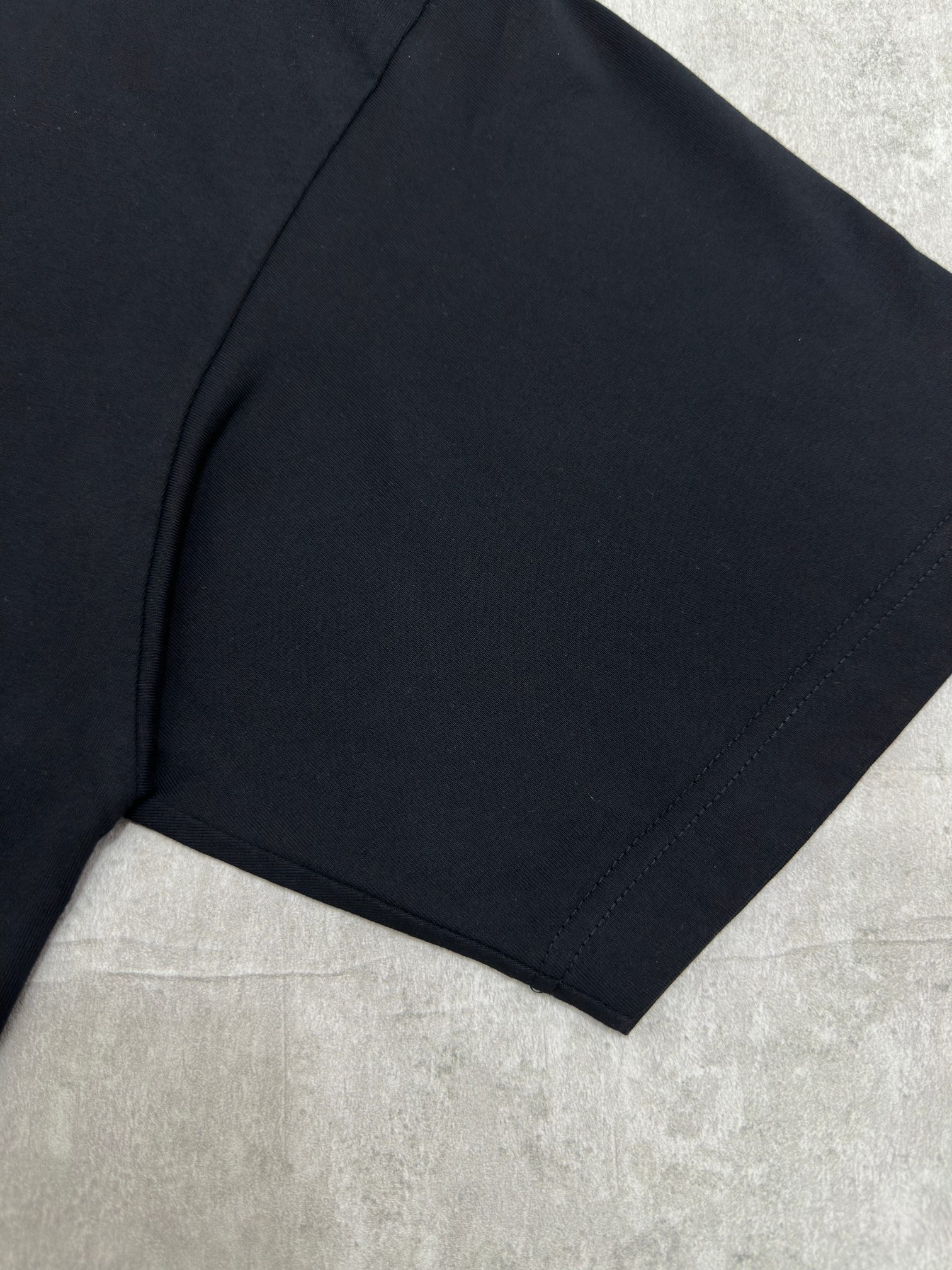 발렌시아가(BALENCIAGA) 크랙 레터링 프린트 반팔 티셔츠 의류