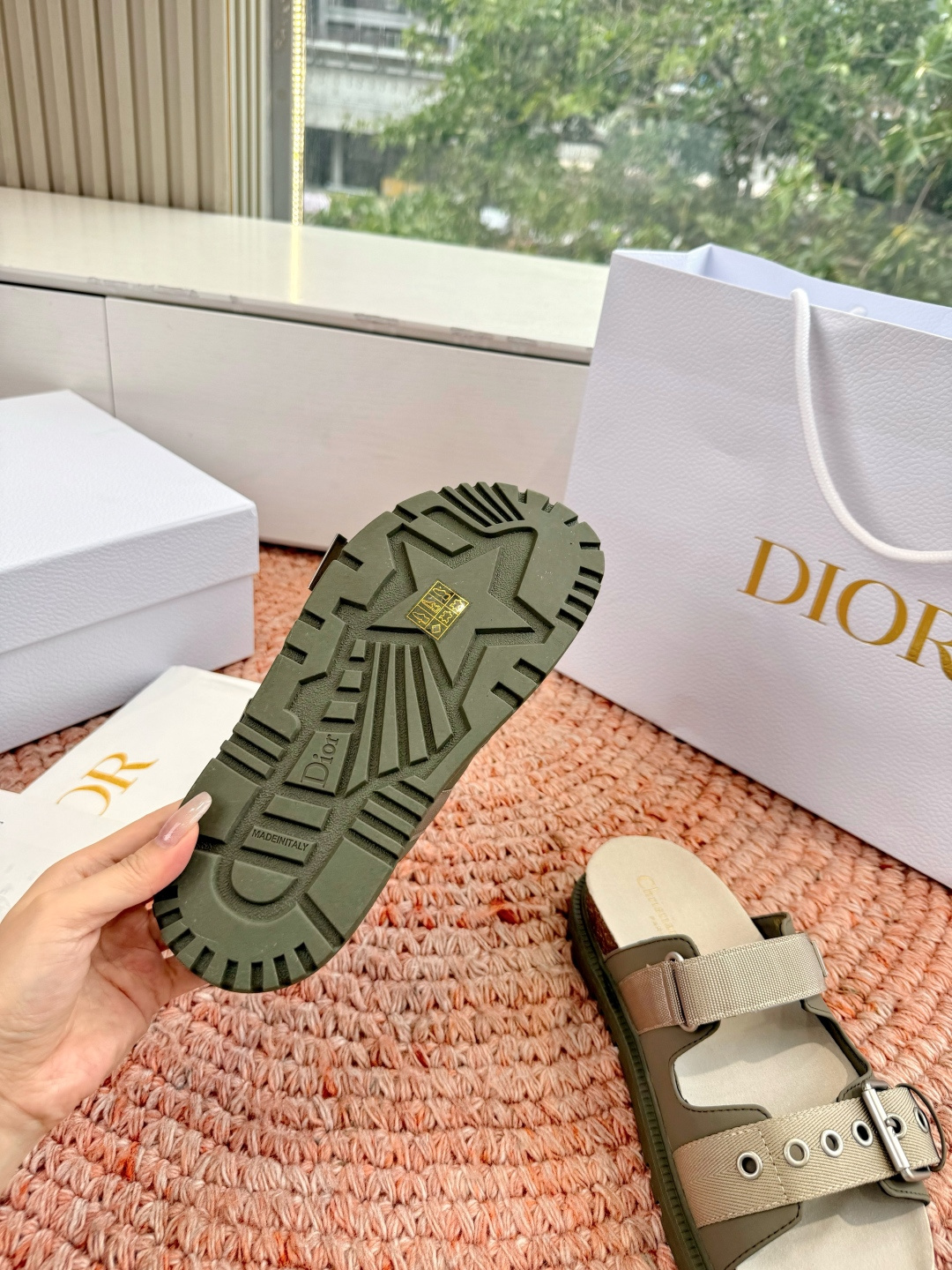 디올(DIOR) CD 버클 슬리퍼 신발