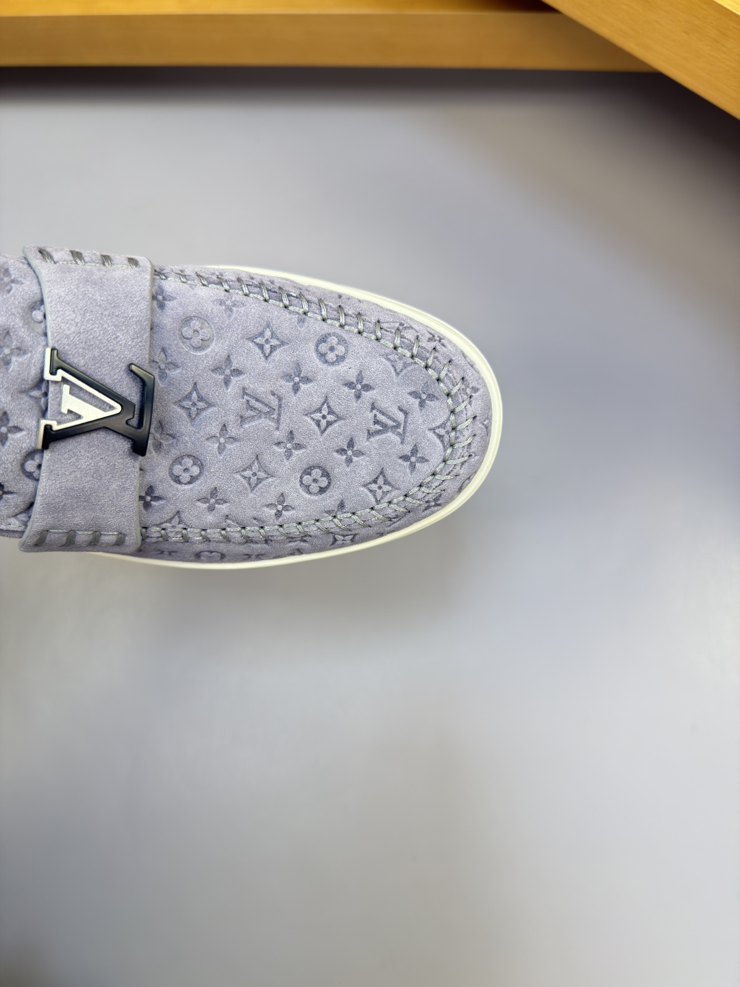 [Louis Vuitton] LV 루이비통 프리미엄 스웨이드 엠보싱 메탈버클 캐주얼 로퍼 신발
