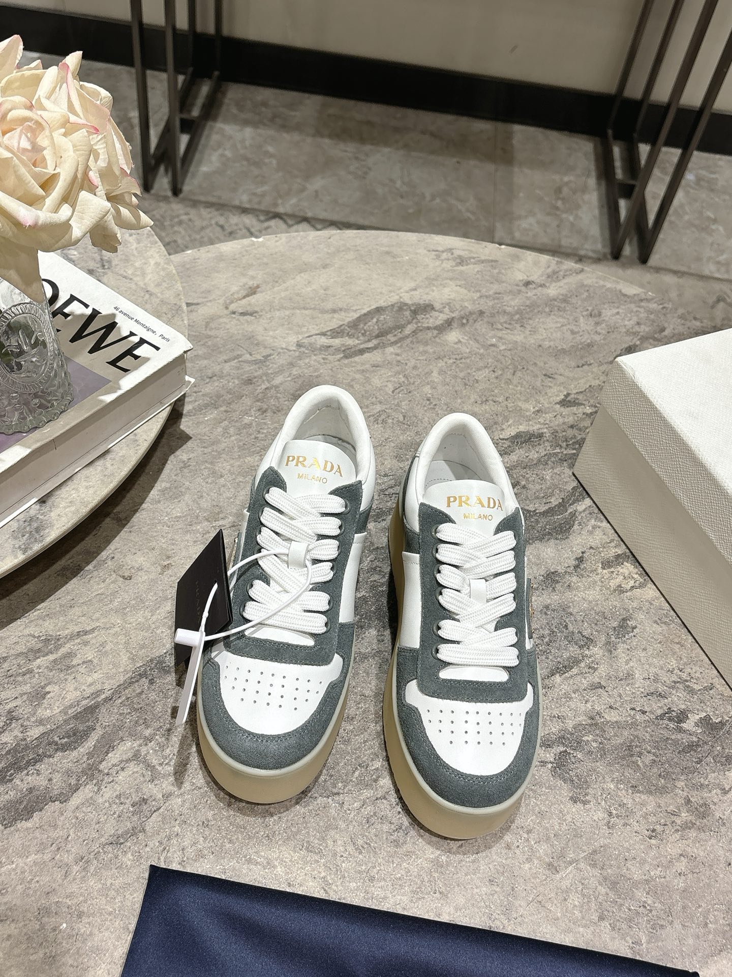 프라다(PRADA) 삼각 로고 플랫폼 스니커즈 신발