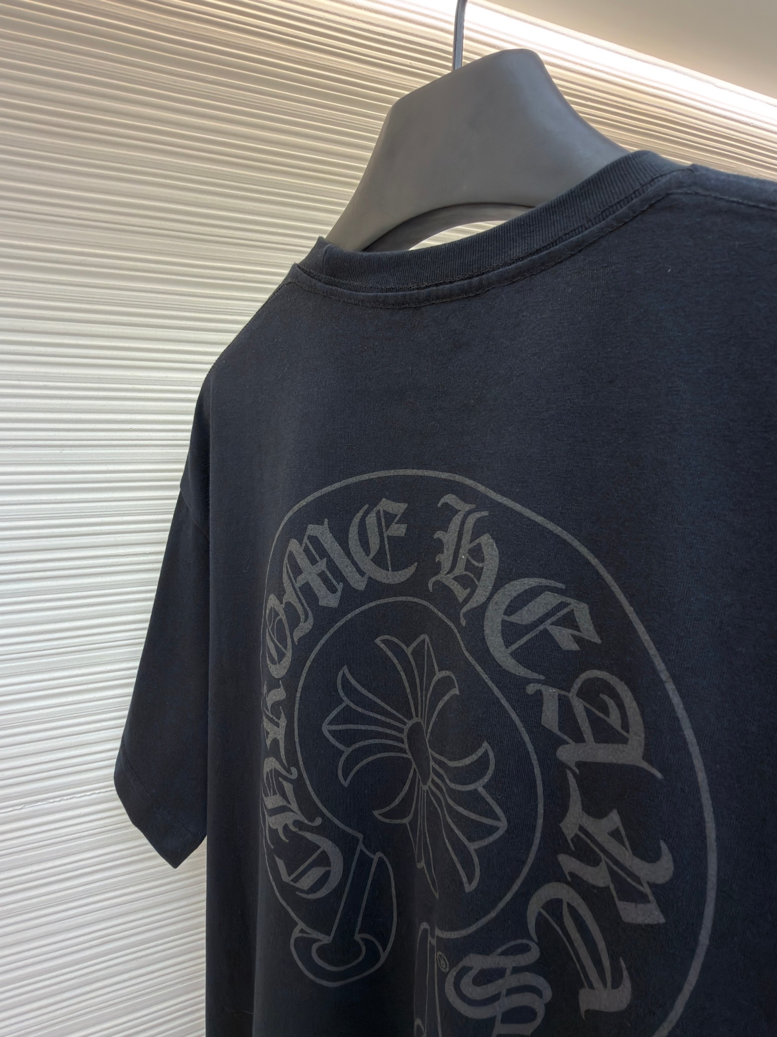 크롬하츠(CHROME HEARTS) 그라데이션 호스슈 프린트 티셔츠 상의 의류