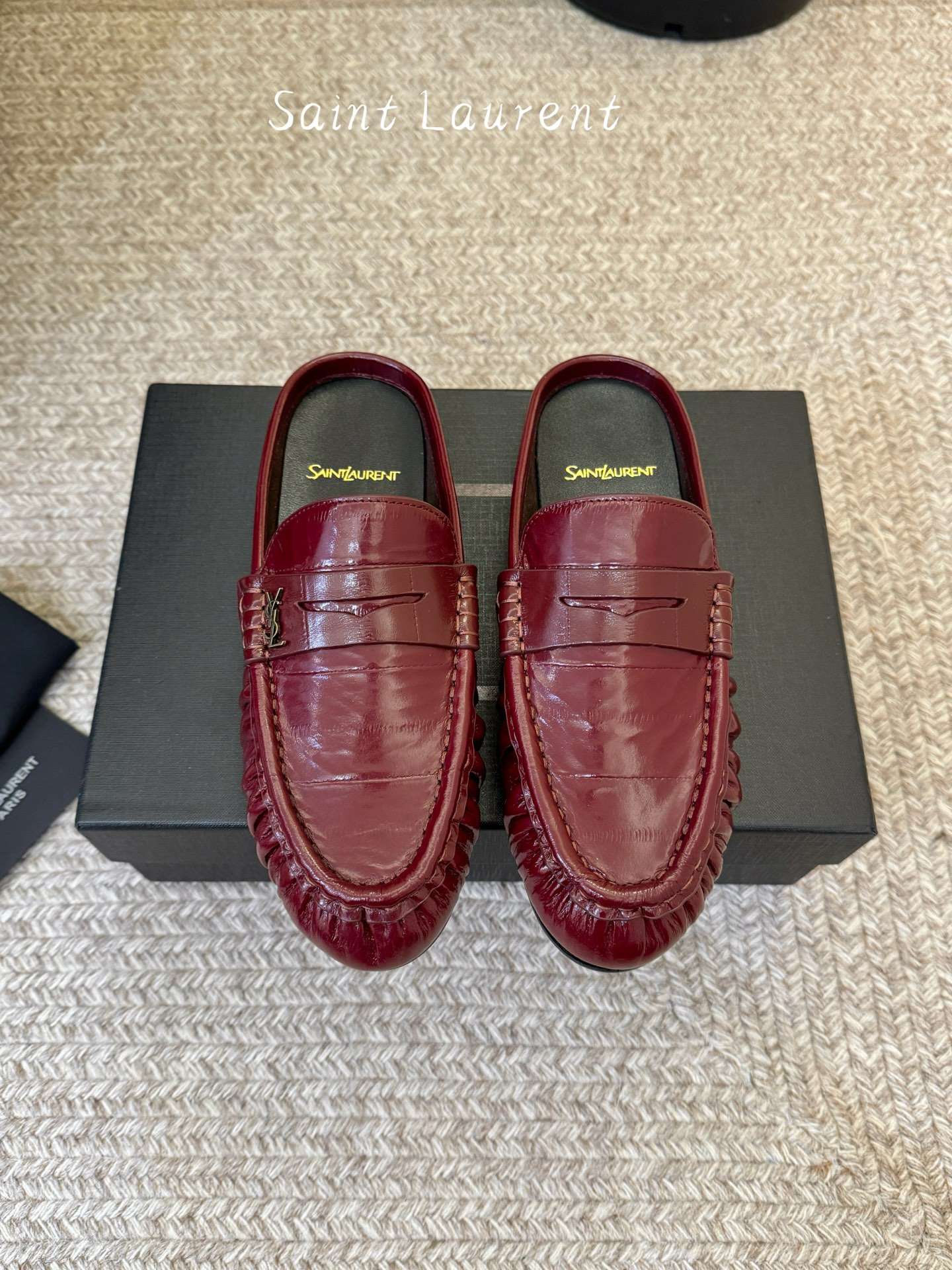 생로랑(SAINT LAURENT) 카프 레더 페니 백리스 로퍼 신발