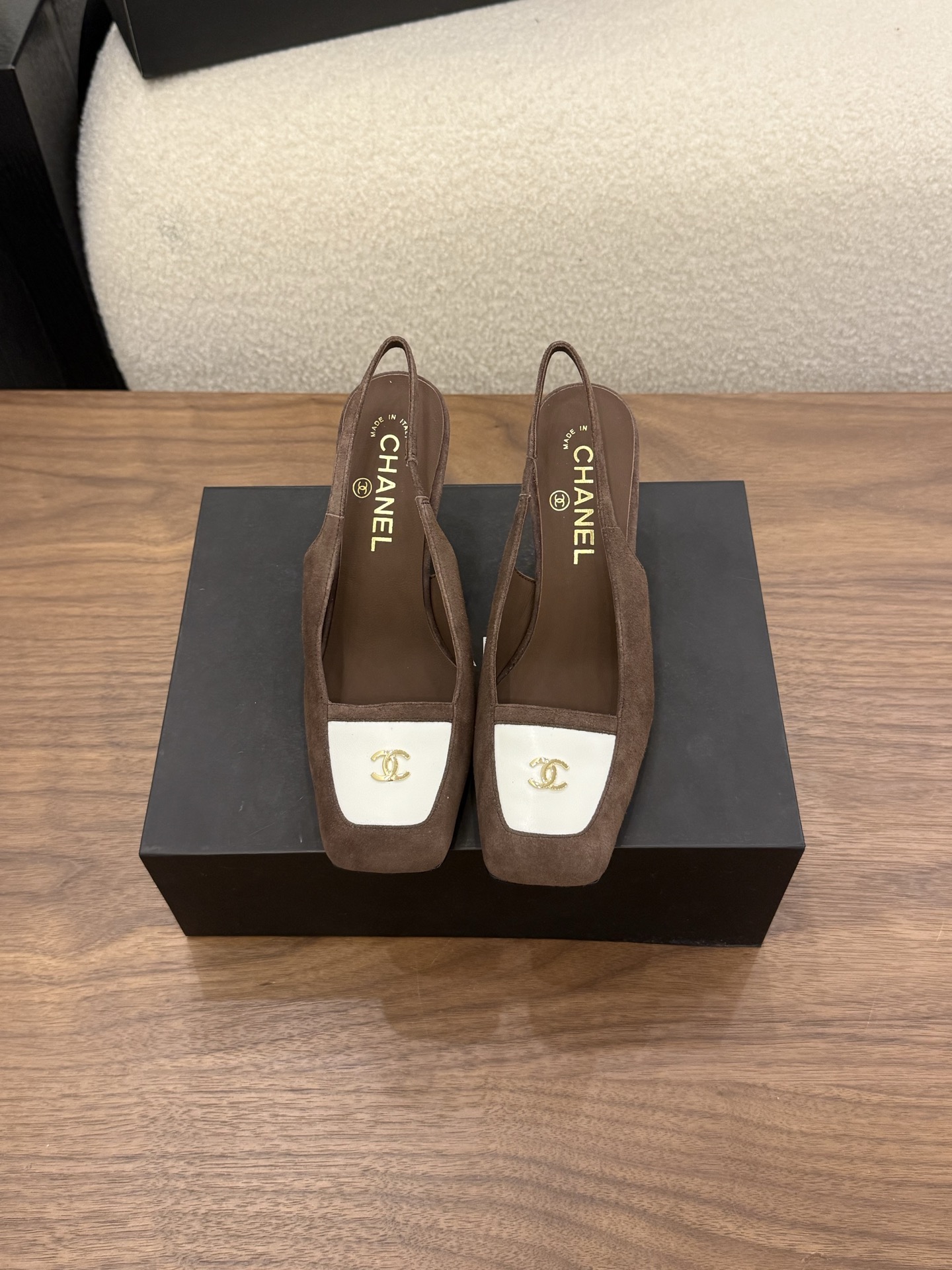샤넬(CHANEL) 배색 스퀘어토 슬링백 힐 신발